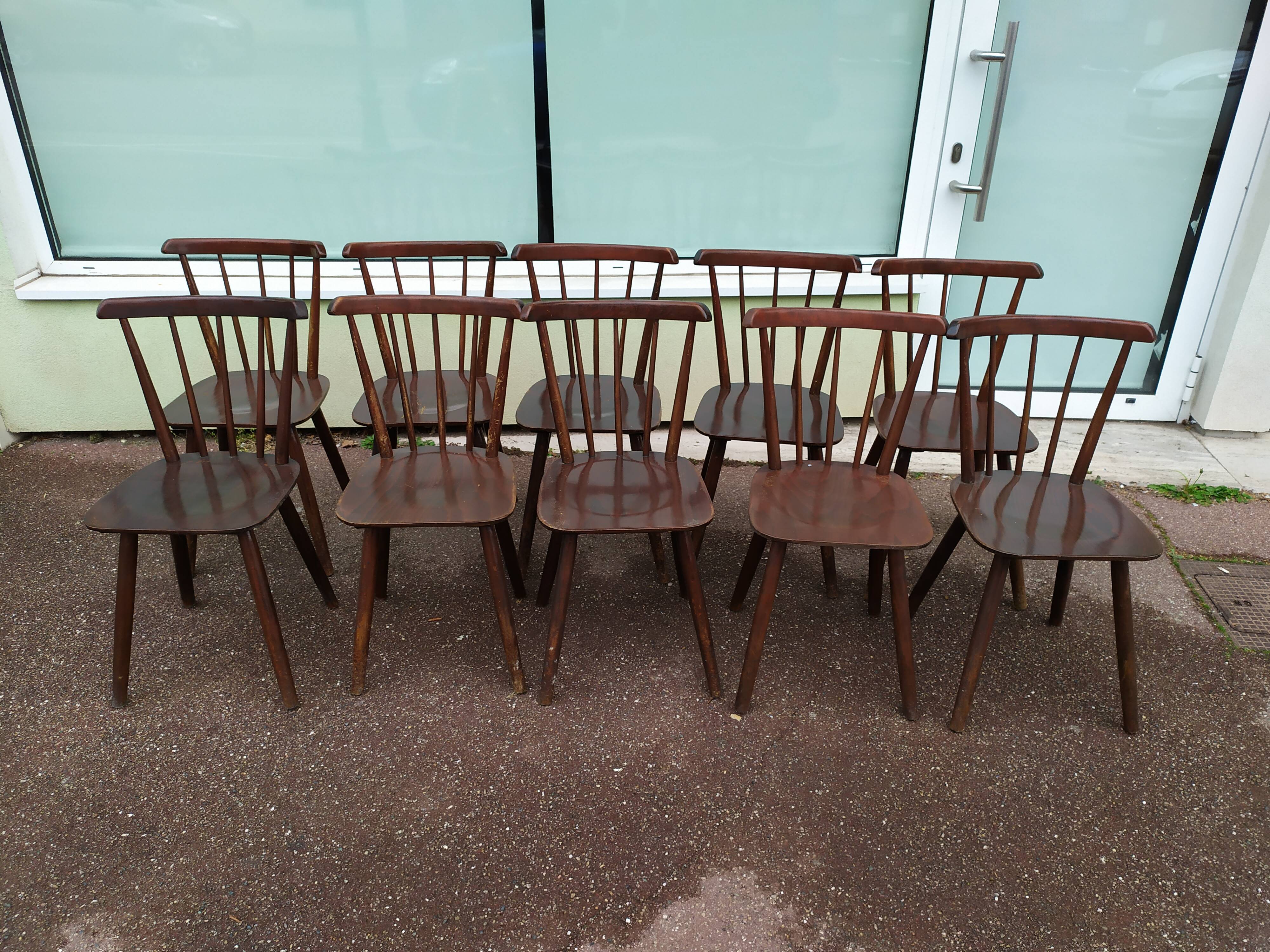 Set of 10 wooden bistro chairs - vintage
