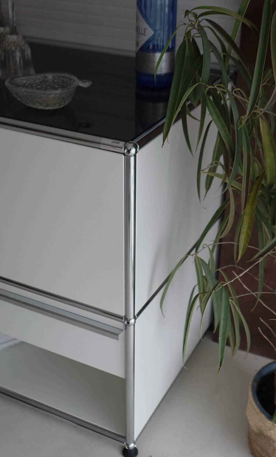 Lot of 3 designer furniture: usm haller white: 1 column with 2 modules.