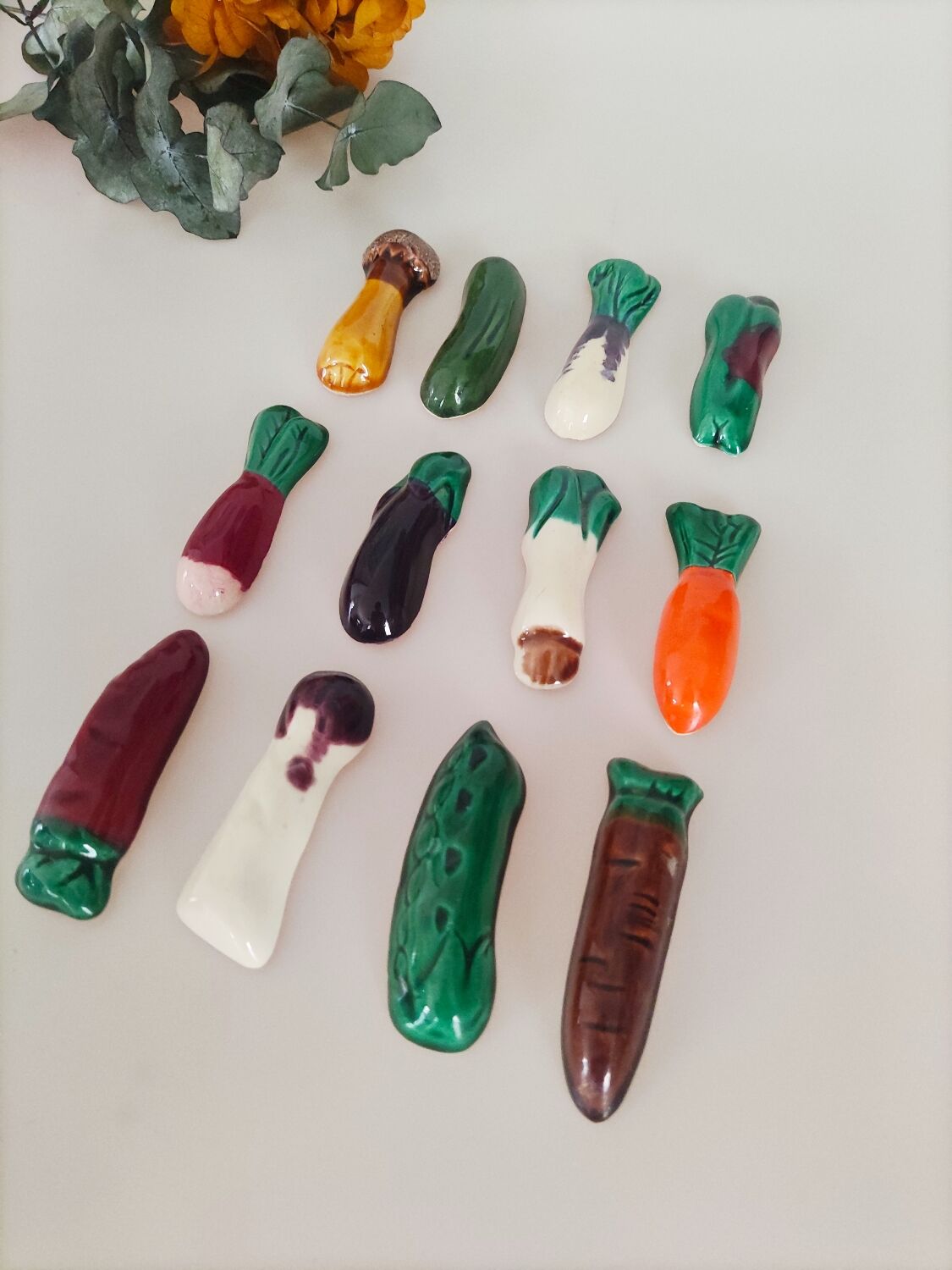 Set of 12 slip ceramic knife holders