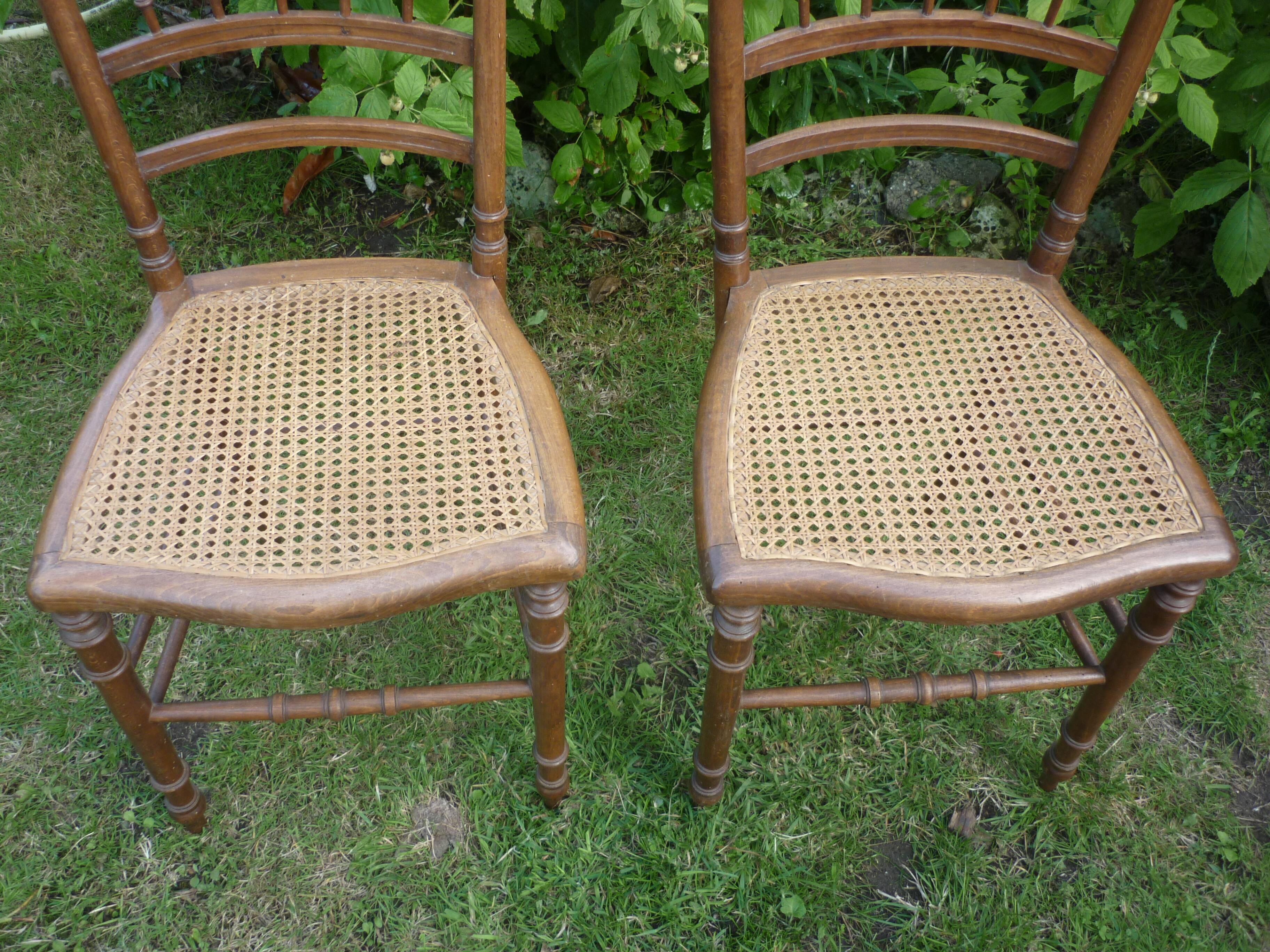 2 chairs wood and canage style Louis XVI