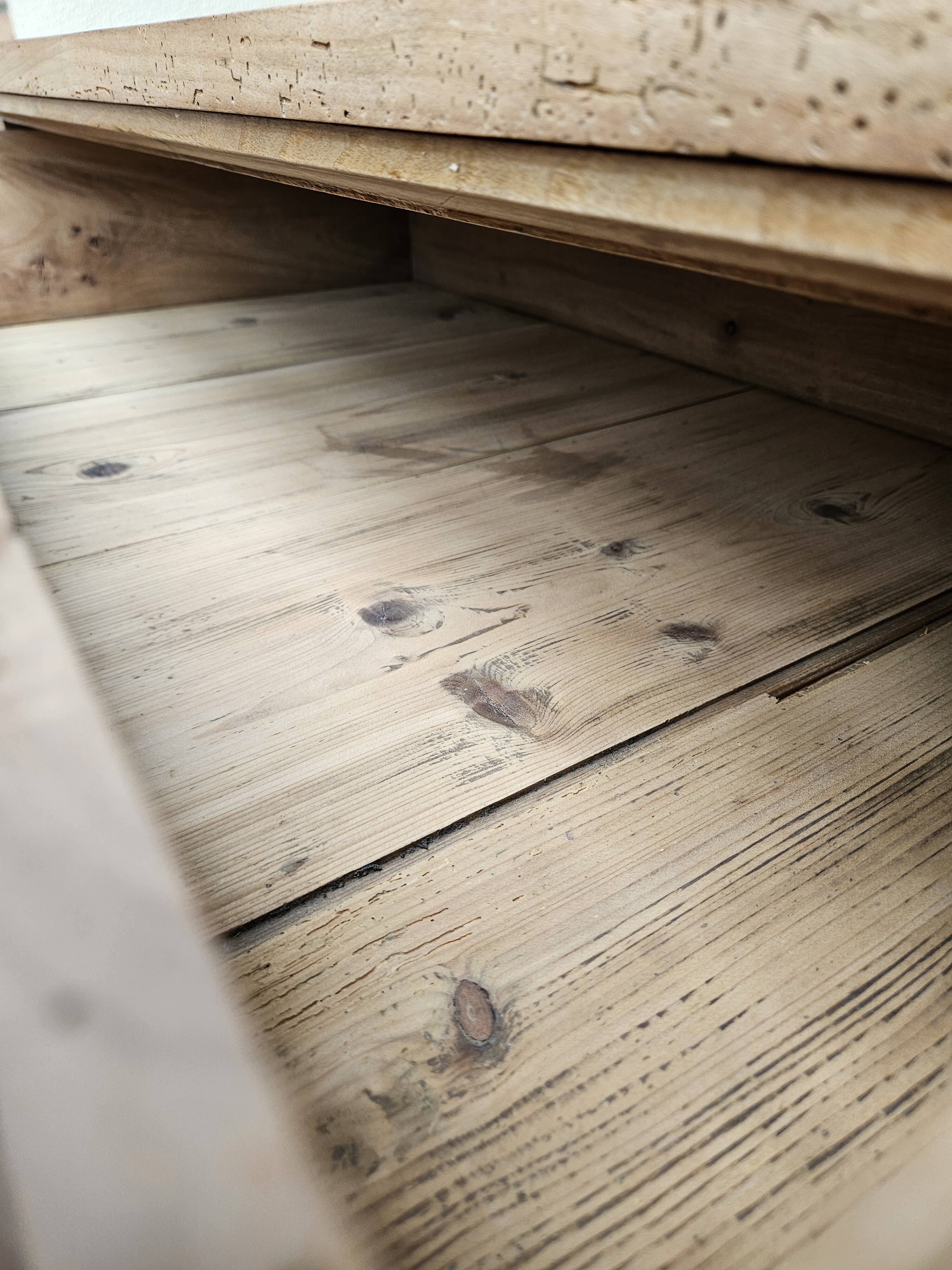 Antique chest of drawers