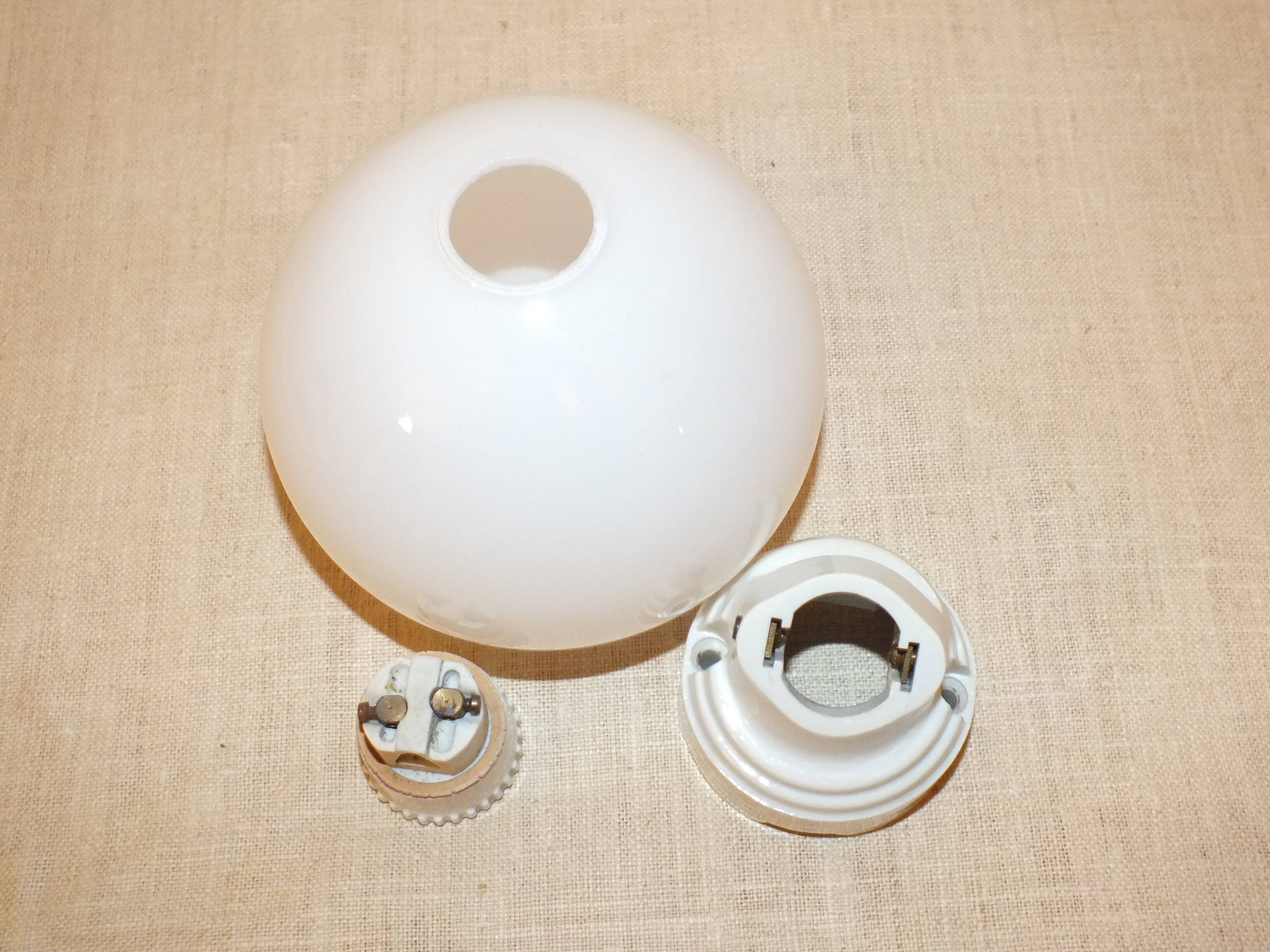 Art Deco bathroom light in opaline and porcelain