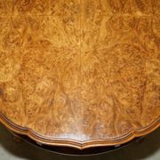 Table basse vintage Burr Walnut pivotante années 1940