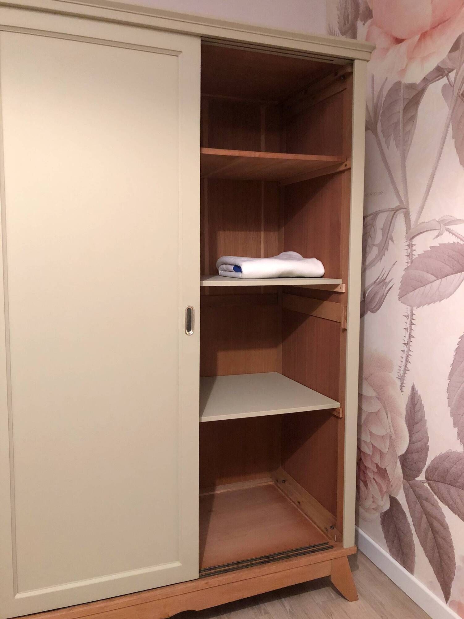 Wardrobe with sliding doors from the 50s/60s