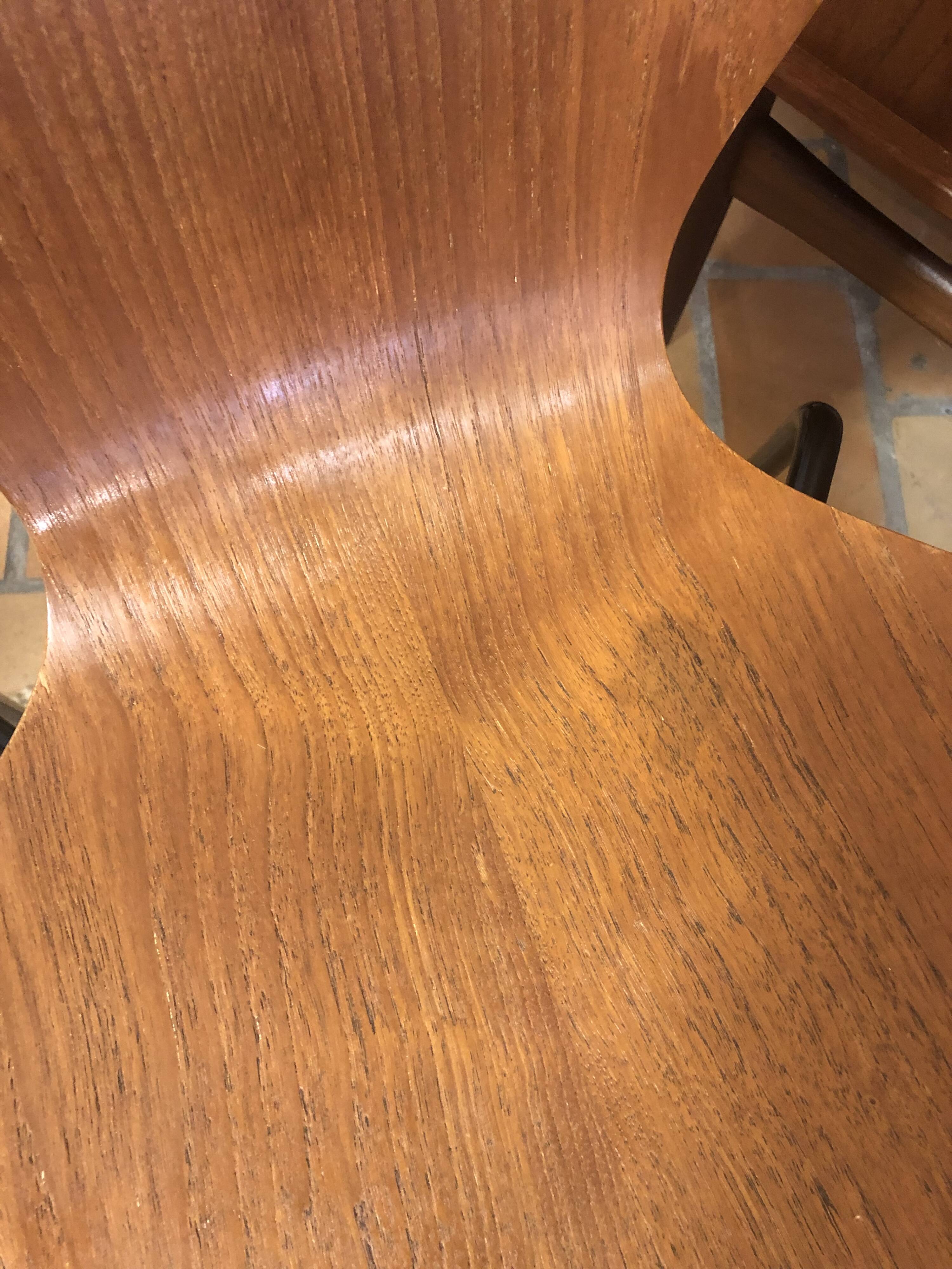 5 Arne Jacobsen chairs