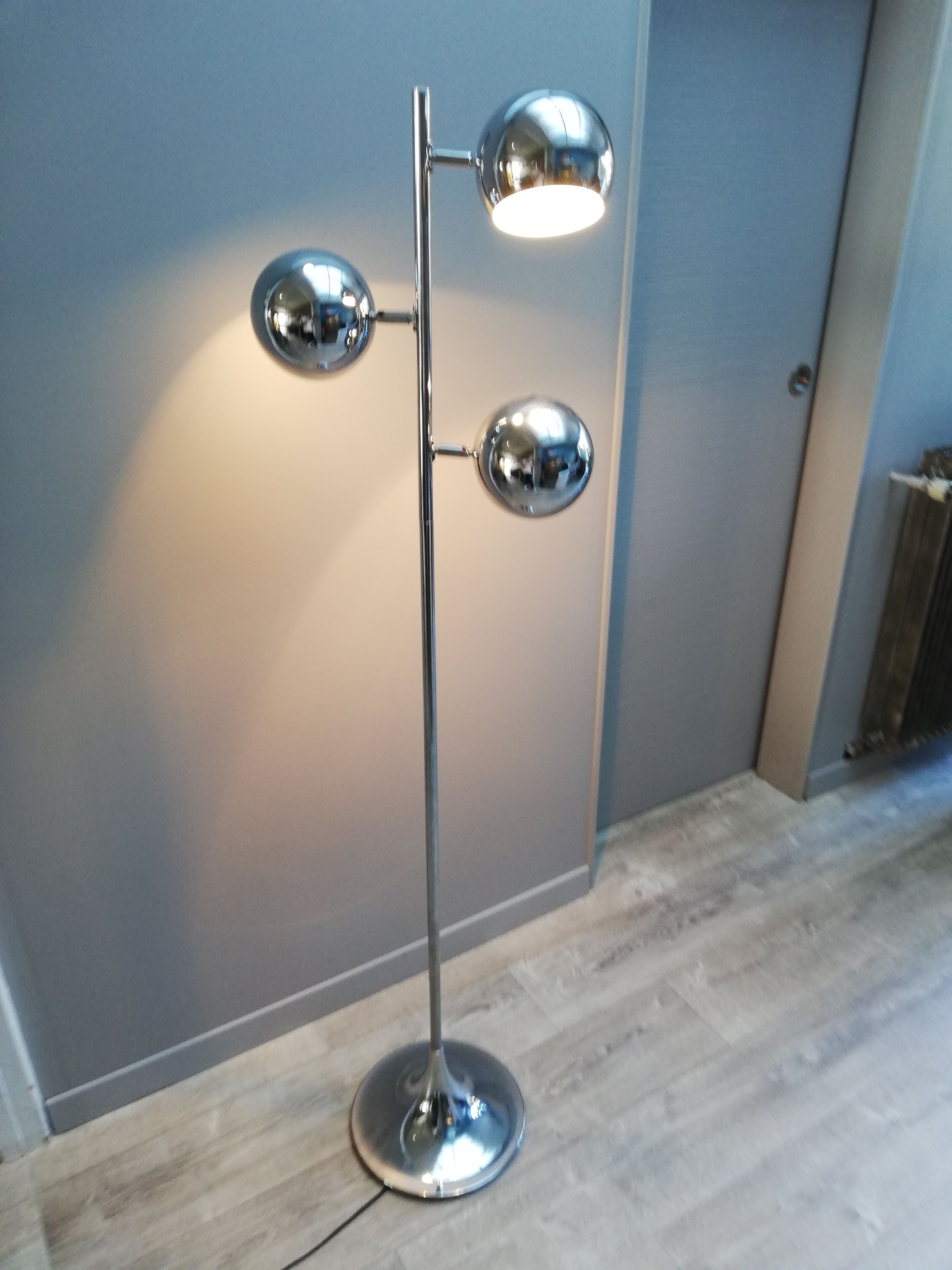 Lampadaire boules eye ball pied tulipe métal chromé
