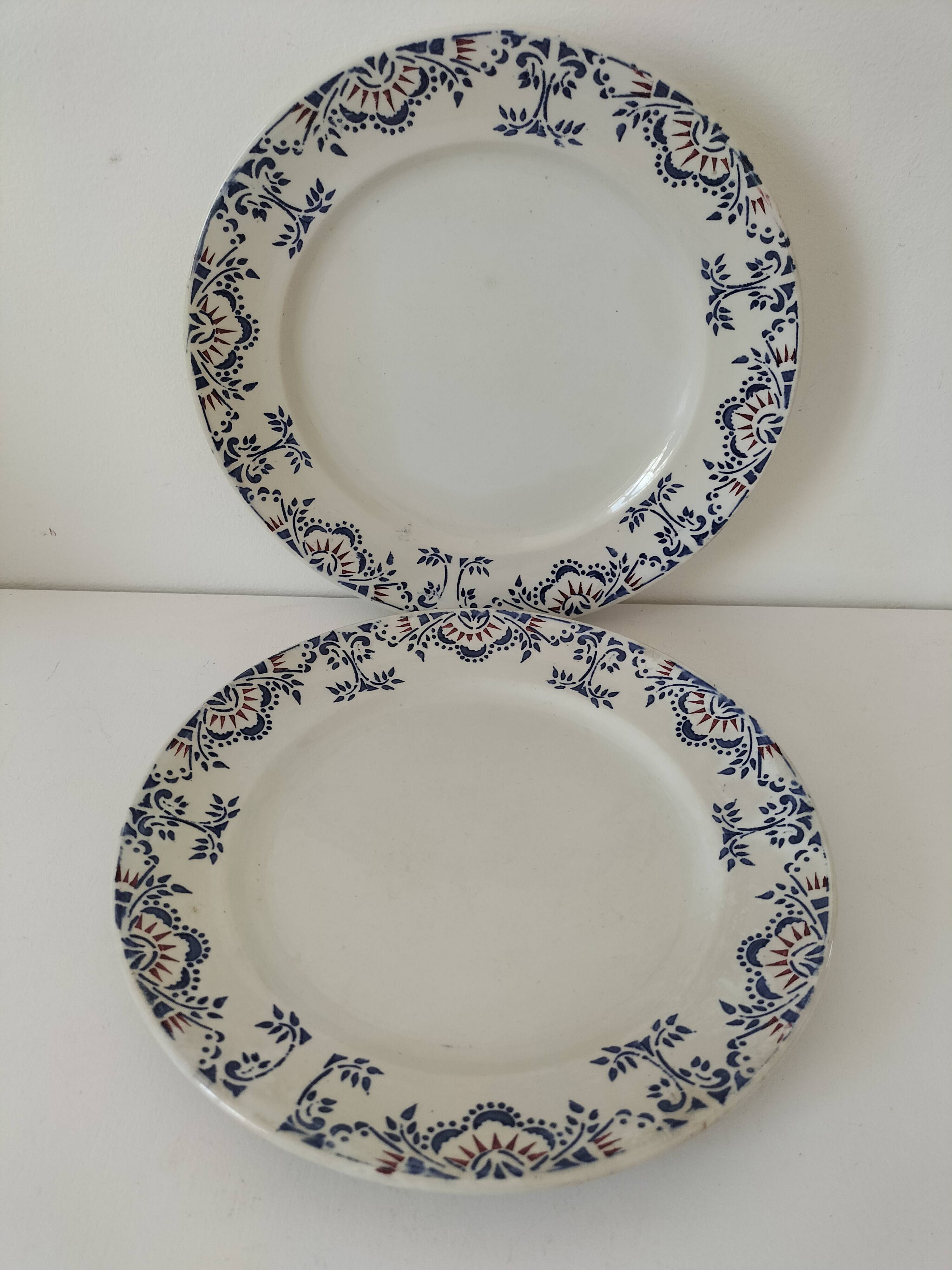 Pair of ironstone plates from Onnaing – blue and red decoration, 19th century