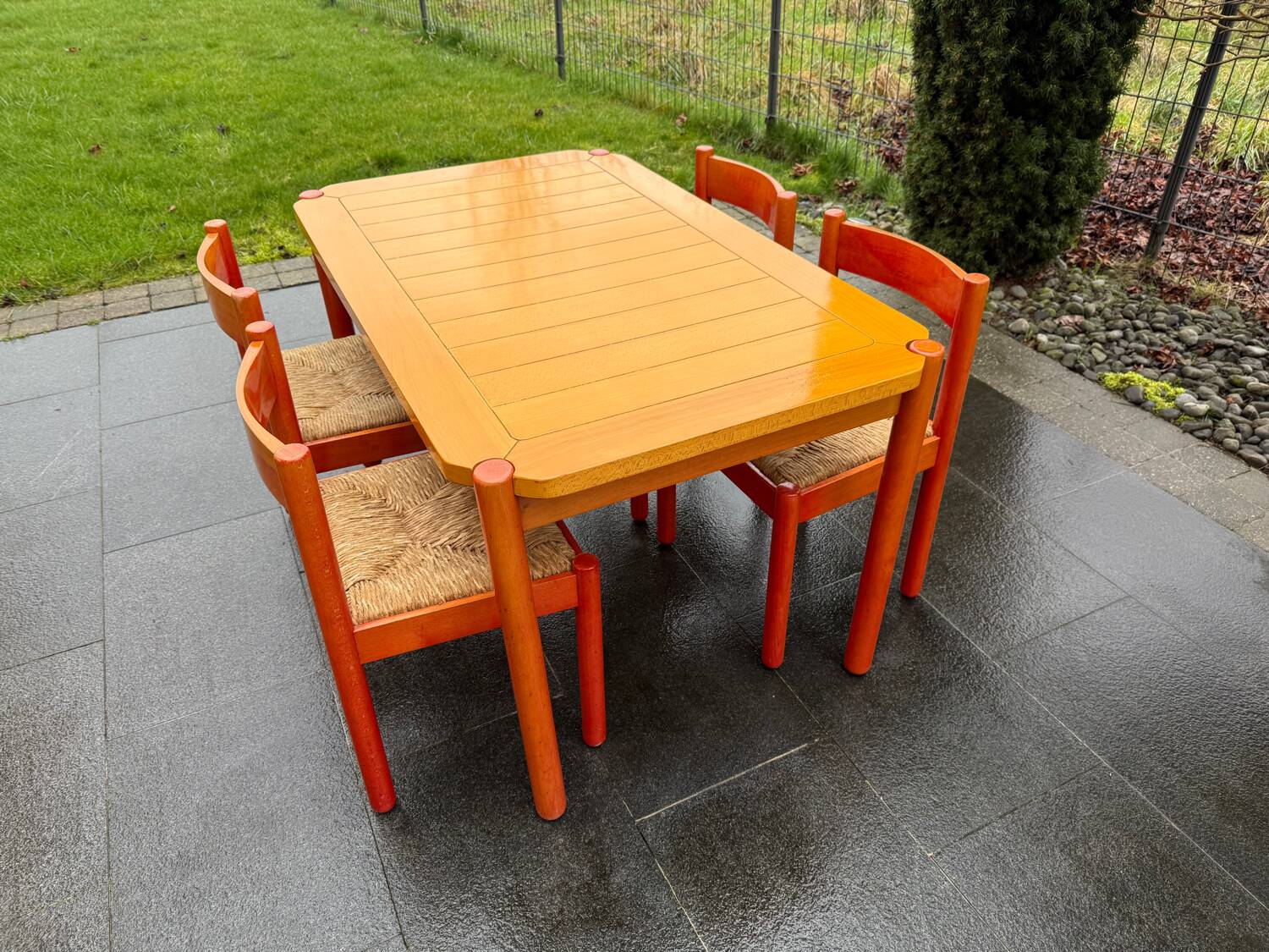 Lot of dining tables and 4 Vico Magistretti chairs from 1960.