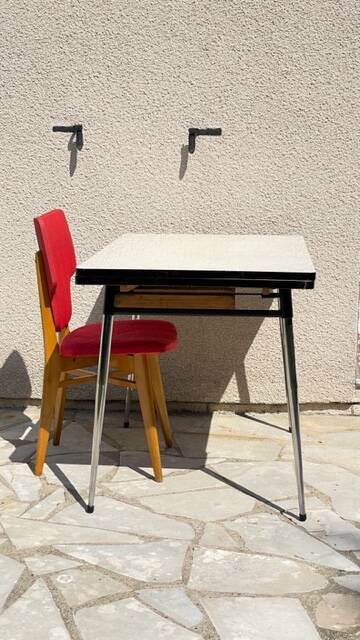 Vintage formica table with 2 extensions