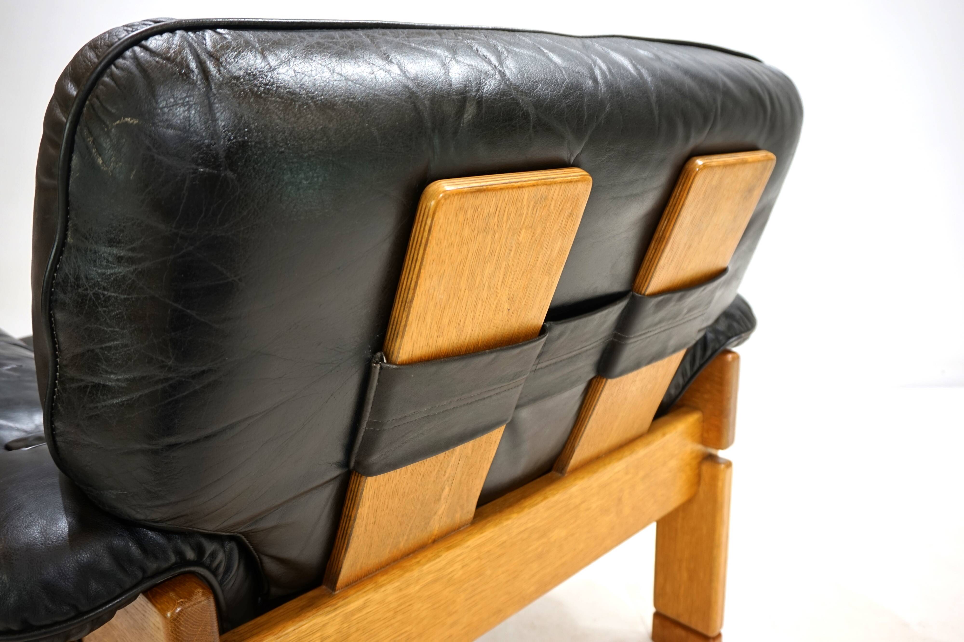 Fauteuil brutaliste cuir et chêne, 1960