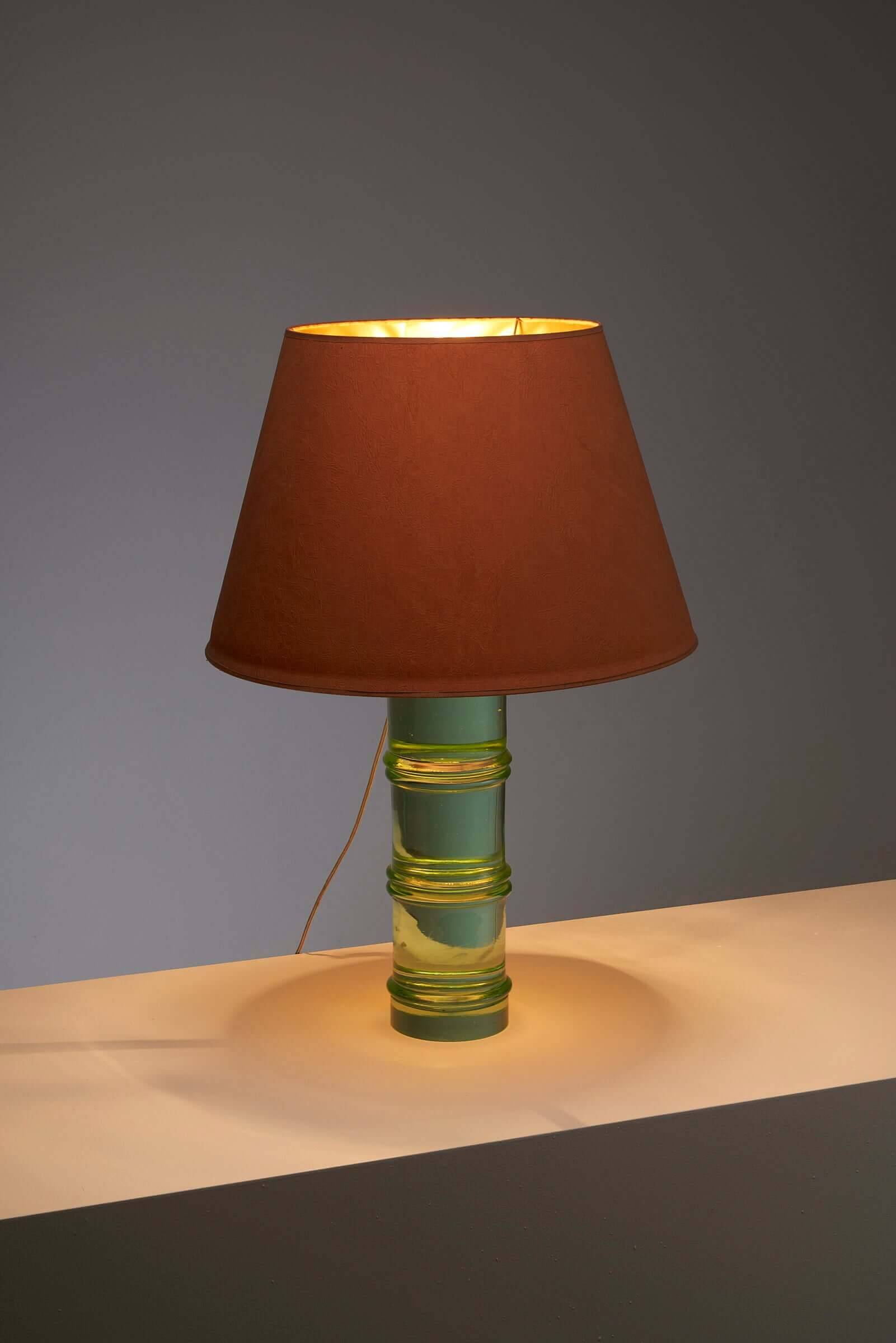 Lampe de table en verre avec abat-jour orange
