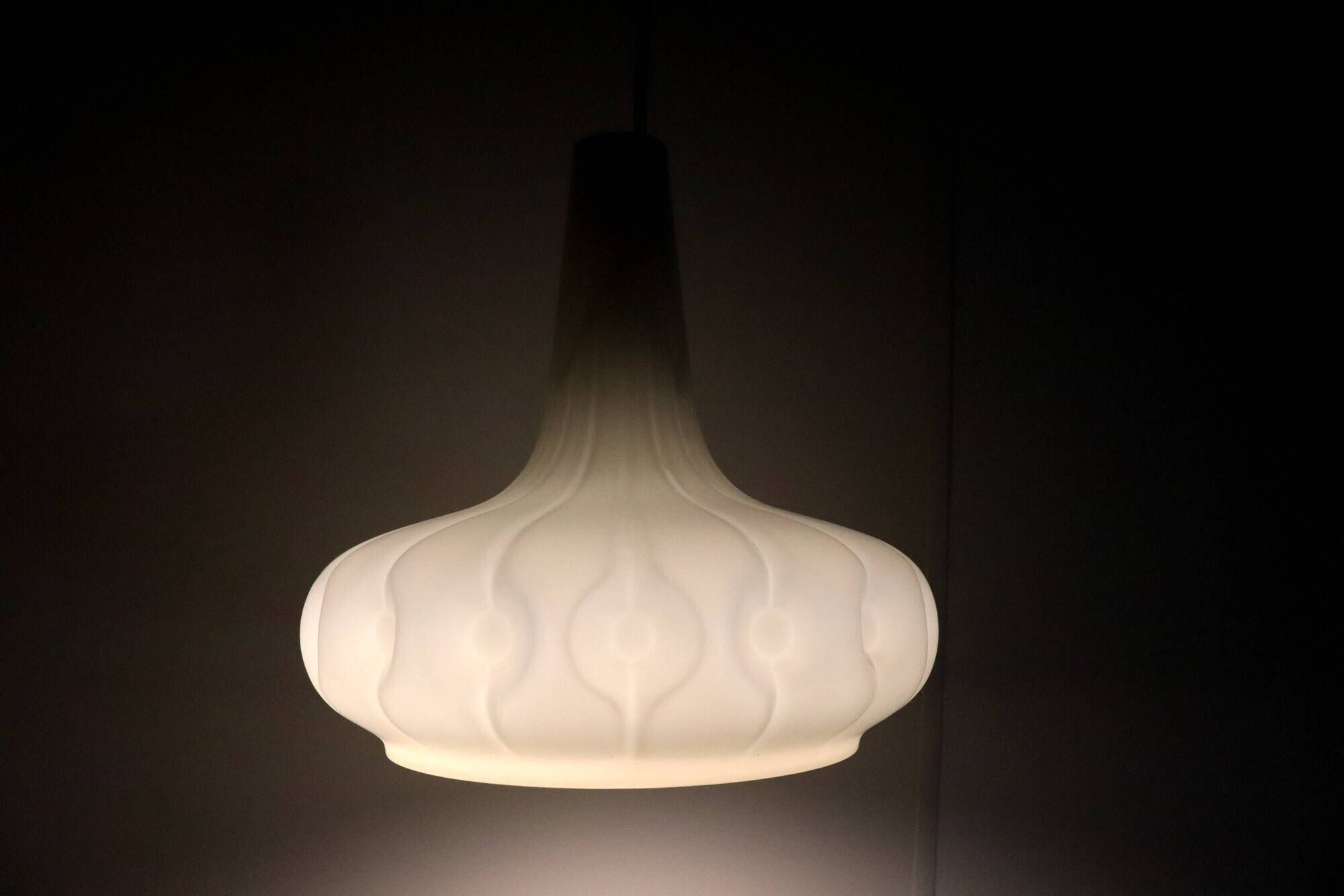 Peill & Putzler melkglazen lamp vintage mid century design