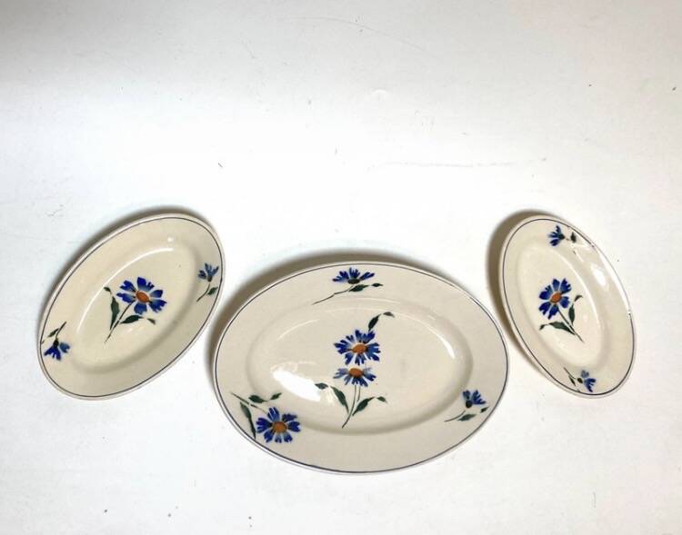 Many oval service dishes Moulin des Loups Hamage
