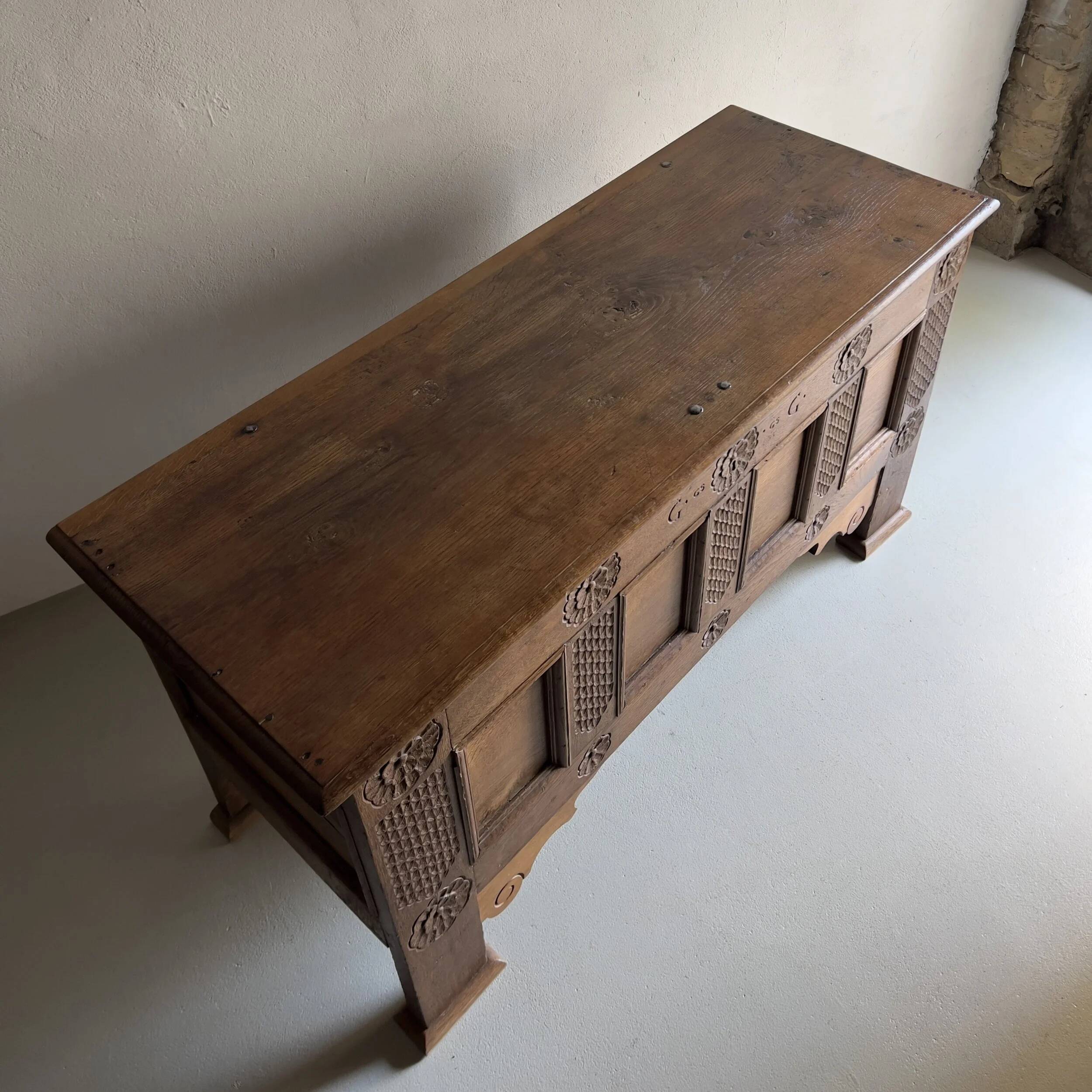 Carved oak chest sideboard, 18th century