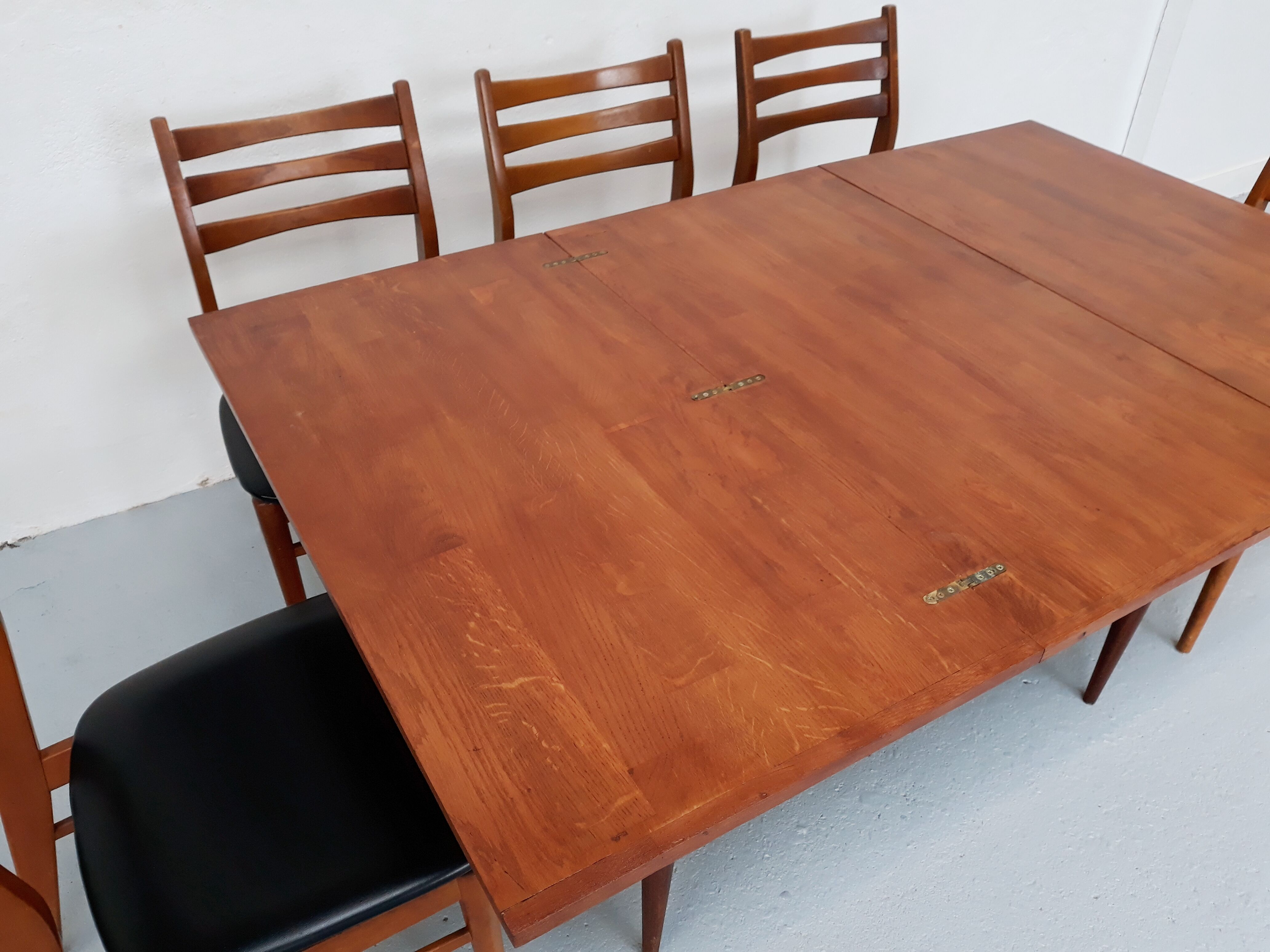 Flexible scandinavian vintage coffee table