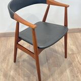 Thomas Harlev chair model 213