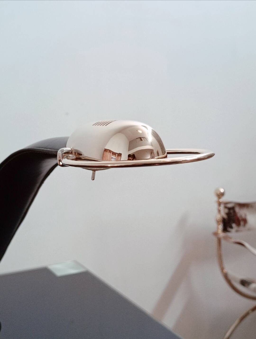 Cobra leather desk lamp by Traso Milano 1988