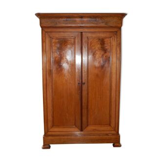 Armoire Louis Philippe en noyer clair