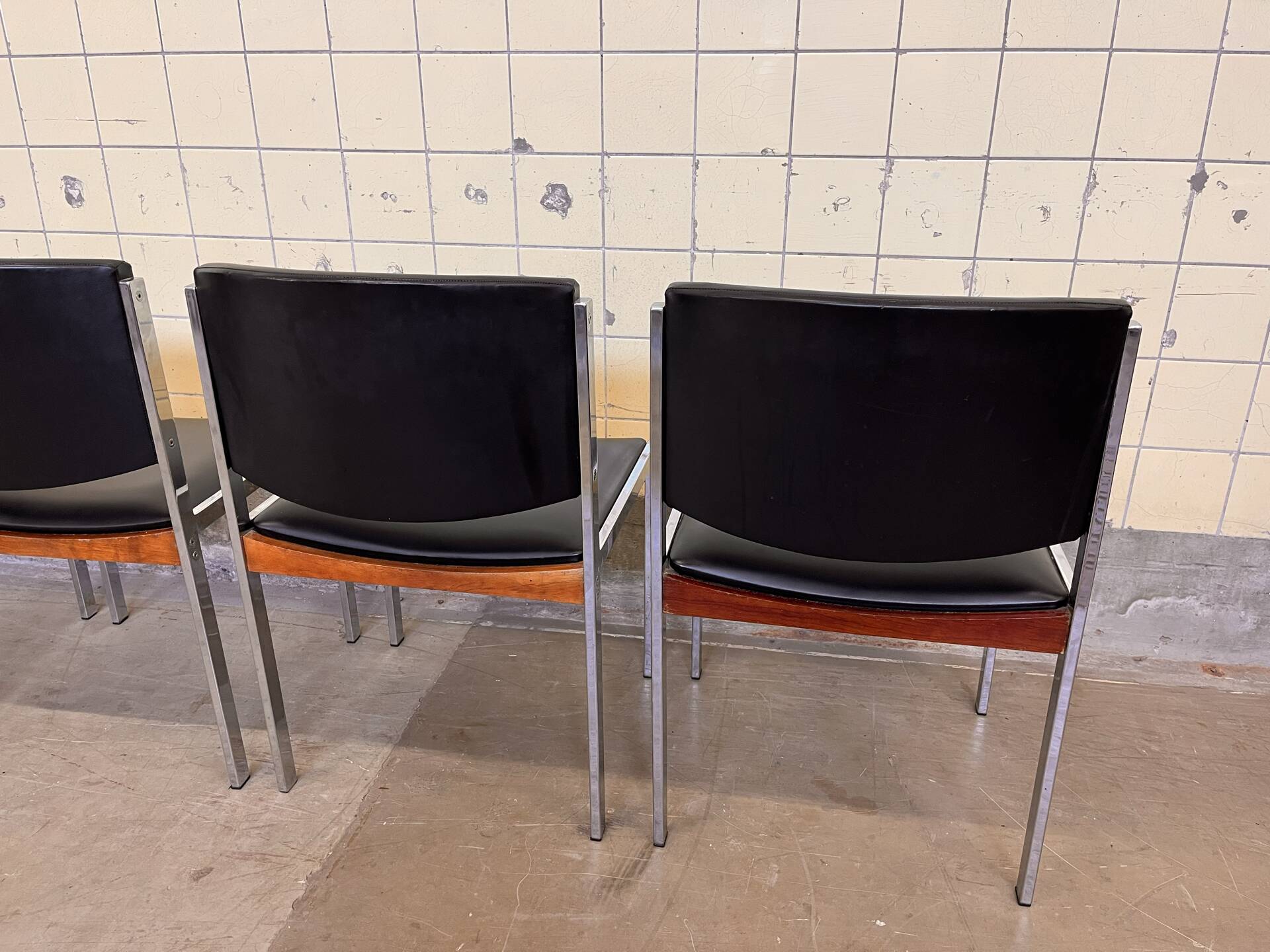 Set of six vintage chairs by Vform