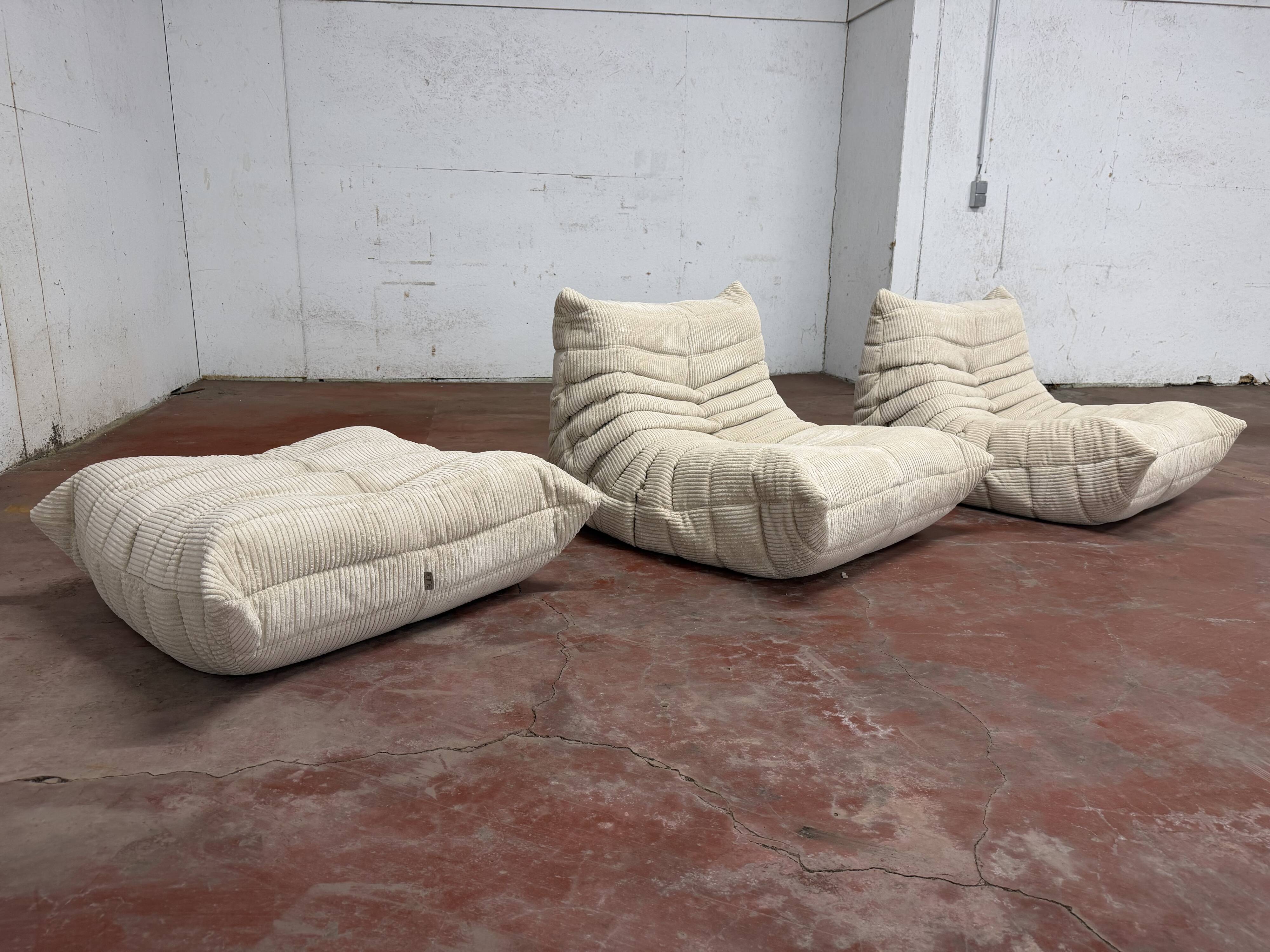 Ligne Roset Togo 2x 1-seater with 1x ottoman in beige corduroy in 10/10 condition!!