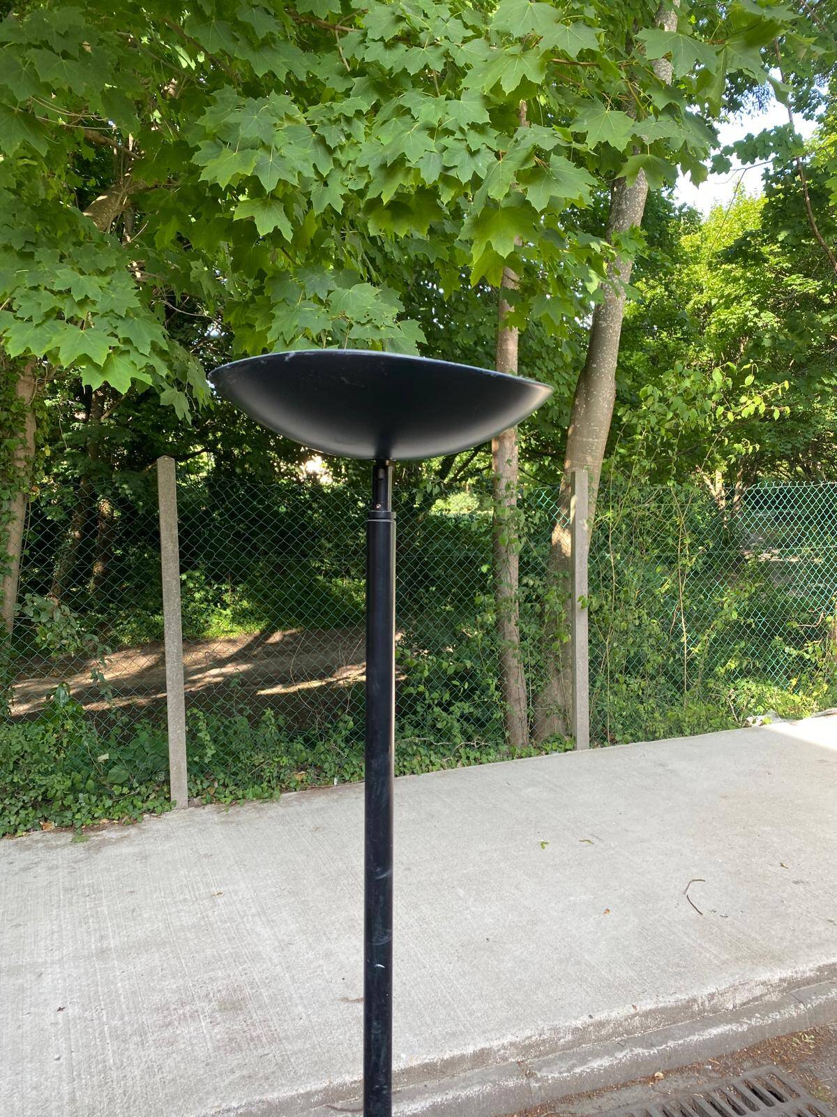 Lampadaire noir coupole vintage en acier
