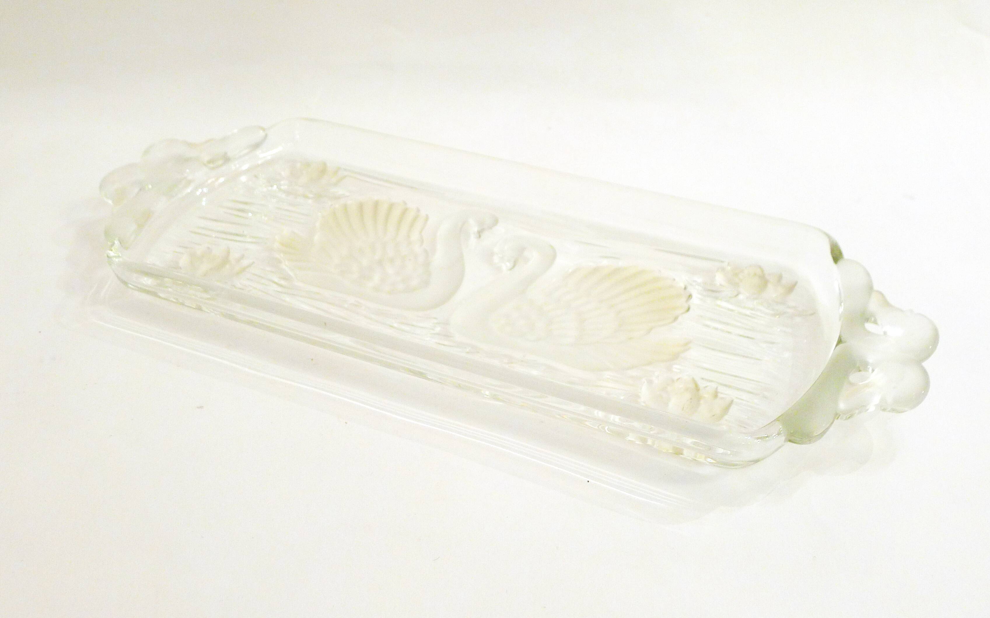 Swan cake dish