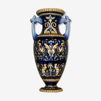 Vase balustre en Gien, décor renaissance