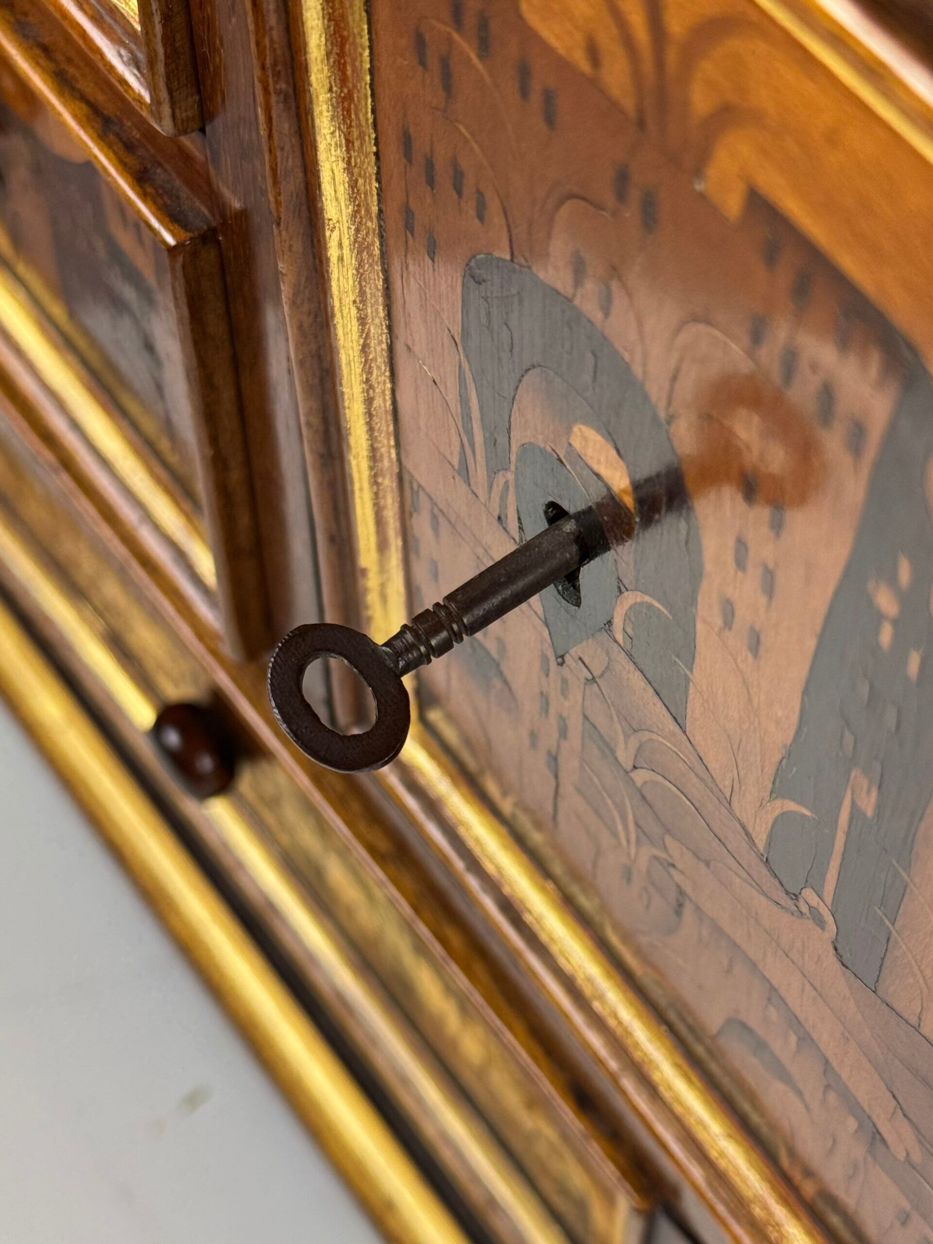 Cabinet d'art en marqueterie allemande