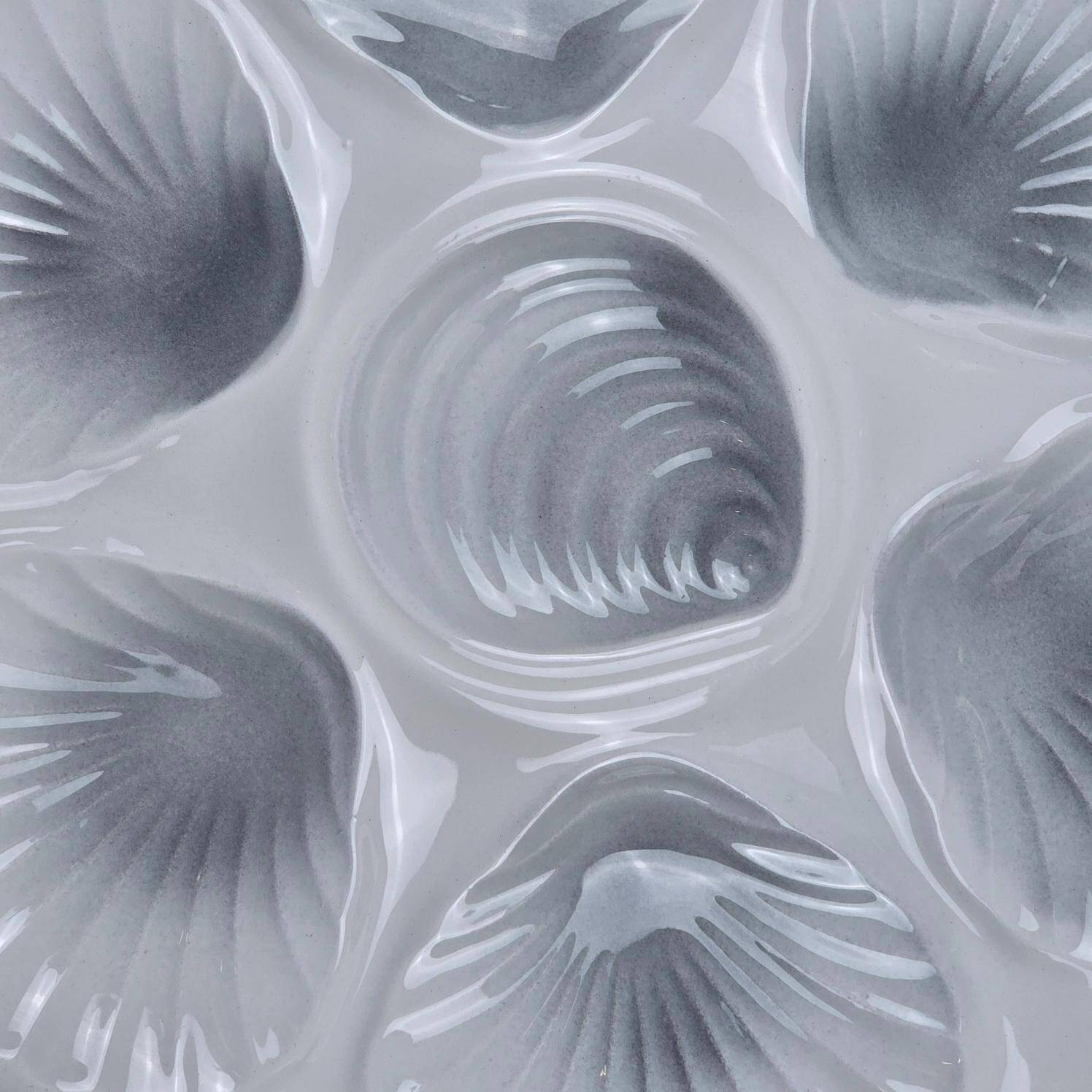 Set of 2 Moulin des Loups oyster plates – antique earthenware