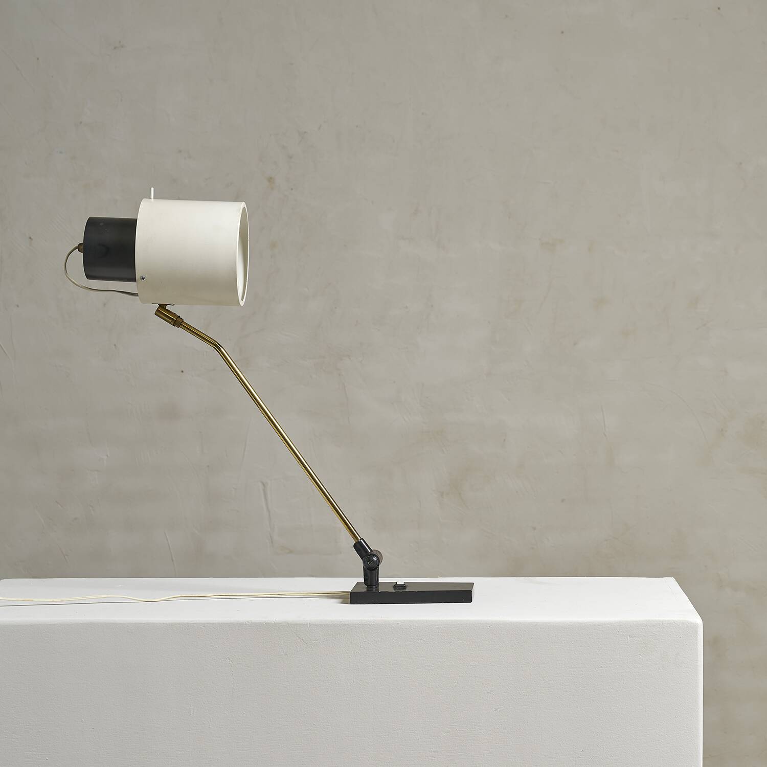 Articulated table lamp