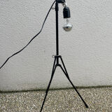 Tripod lamp