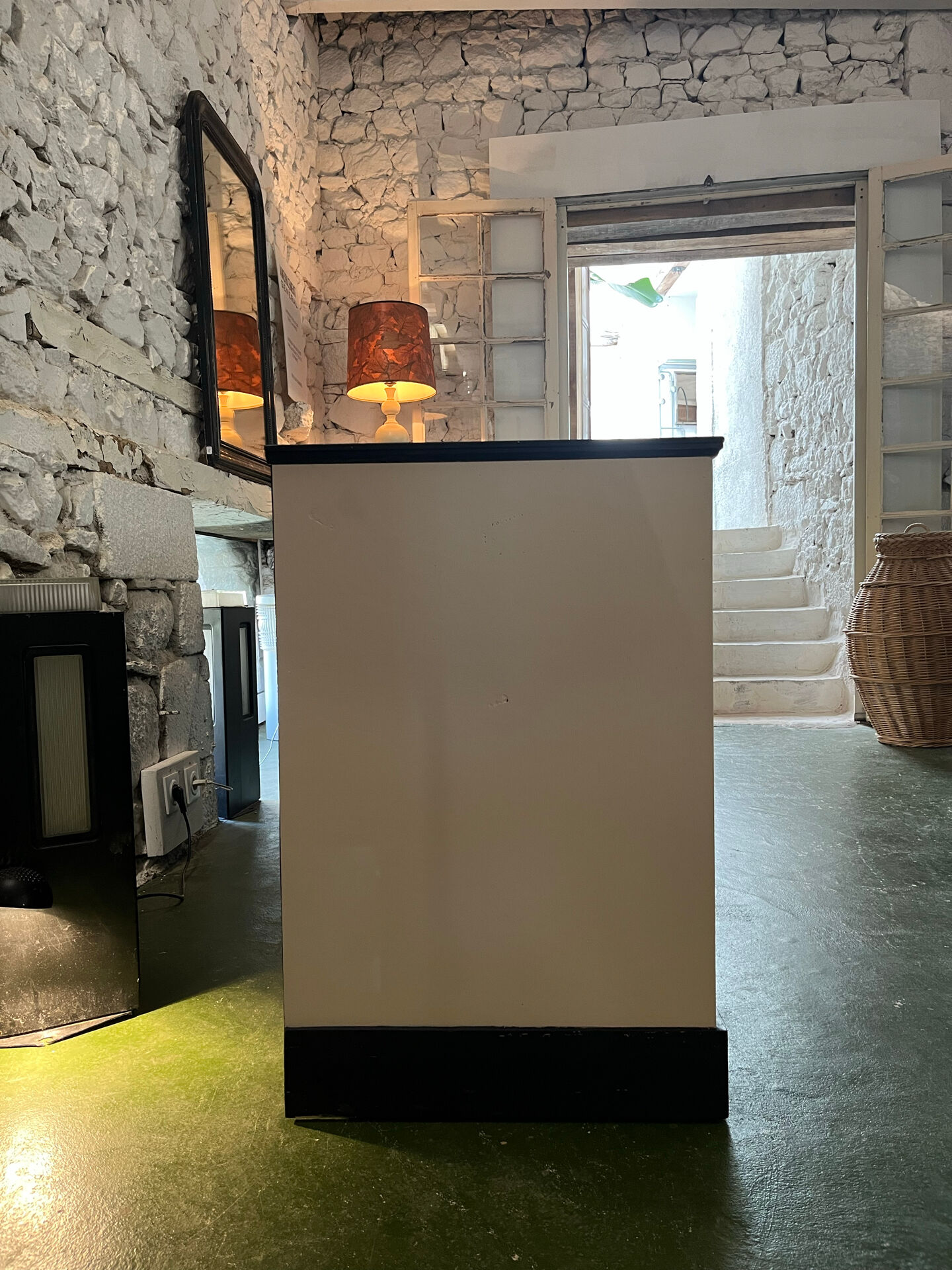 Shop counter