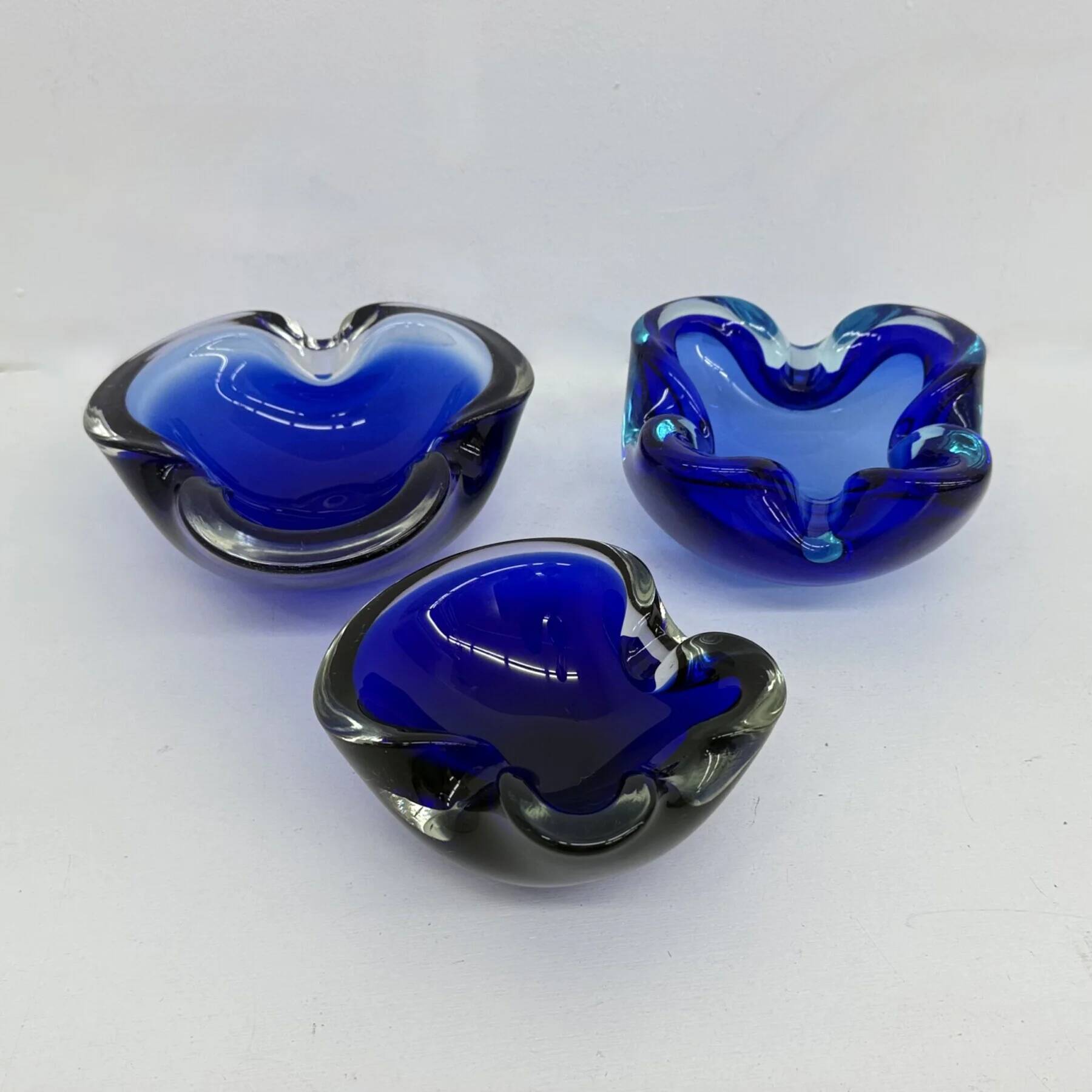 Mid-century design set of 6 blue Murano glass bowls, 1970s
