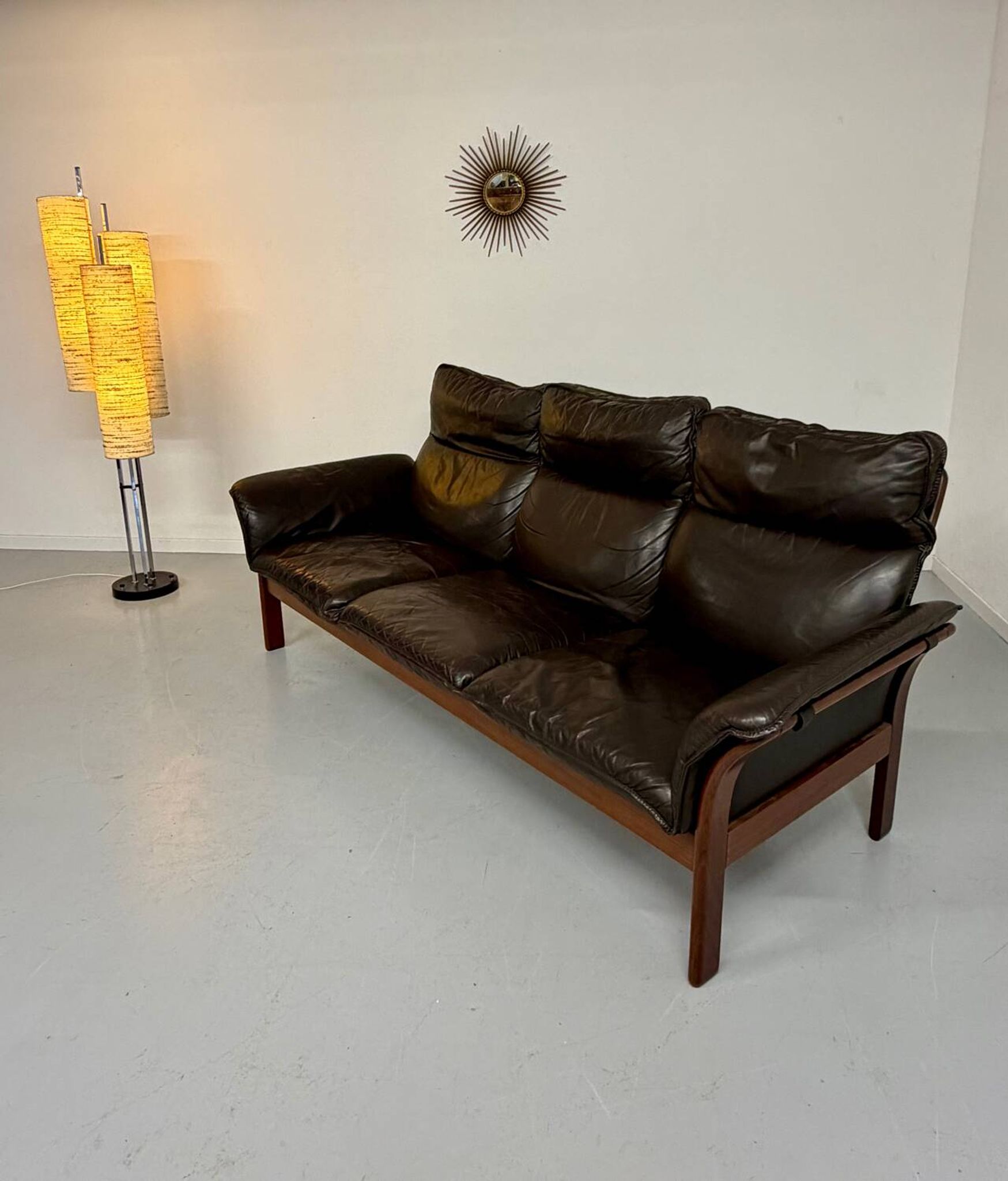Vintage black leather Dreipunkt Scala design 3-seater sofa in teak.