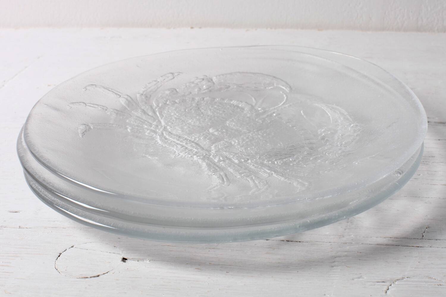 3 assiettes en verre Kosta Boda, décor de crabe, Suède années 1970
