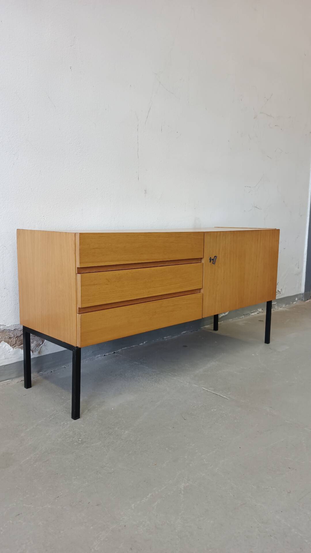 Modernist buffet