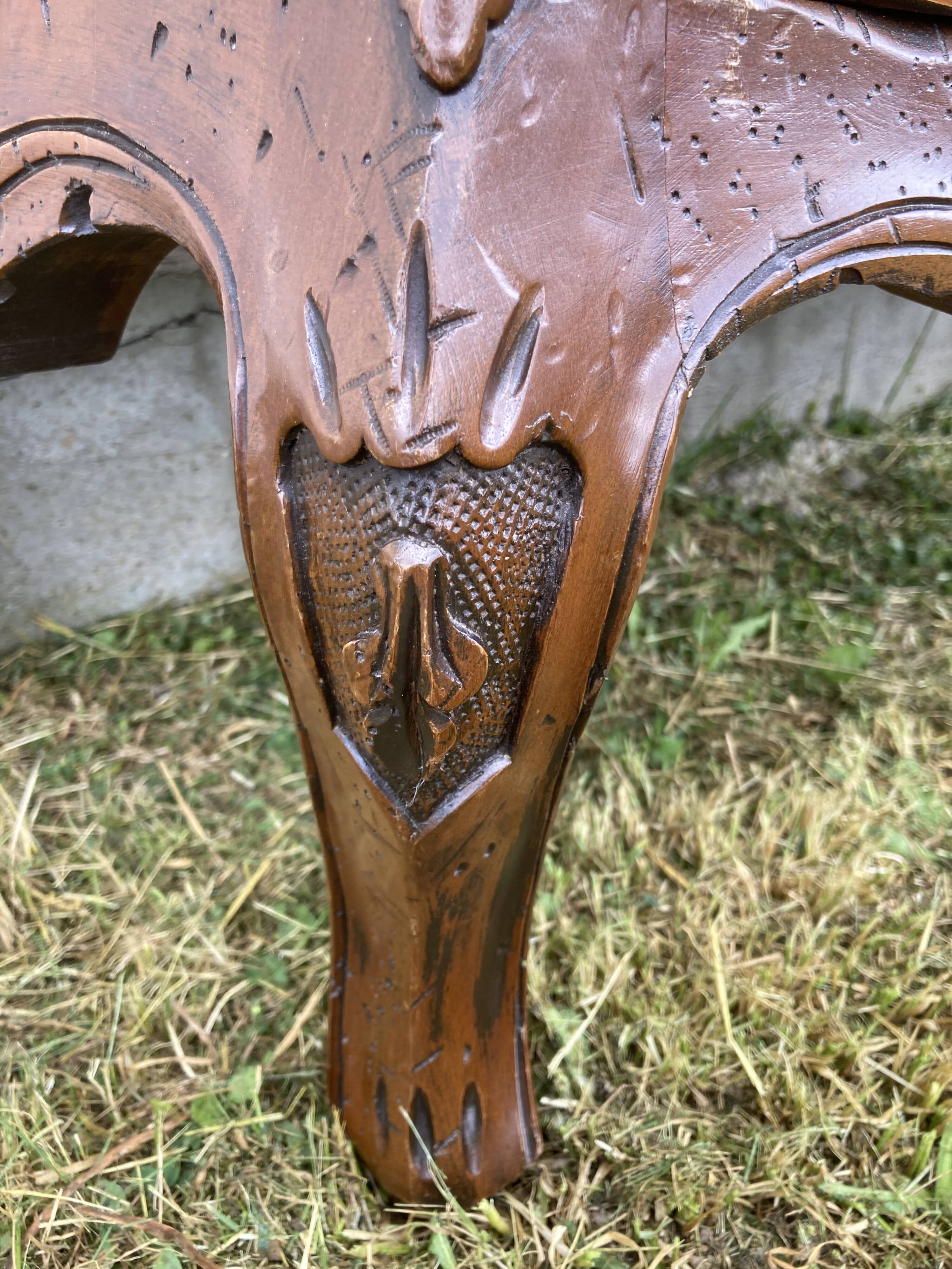 Louis XV style chest of drawers with four drawers