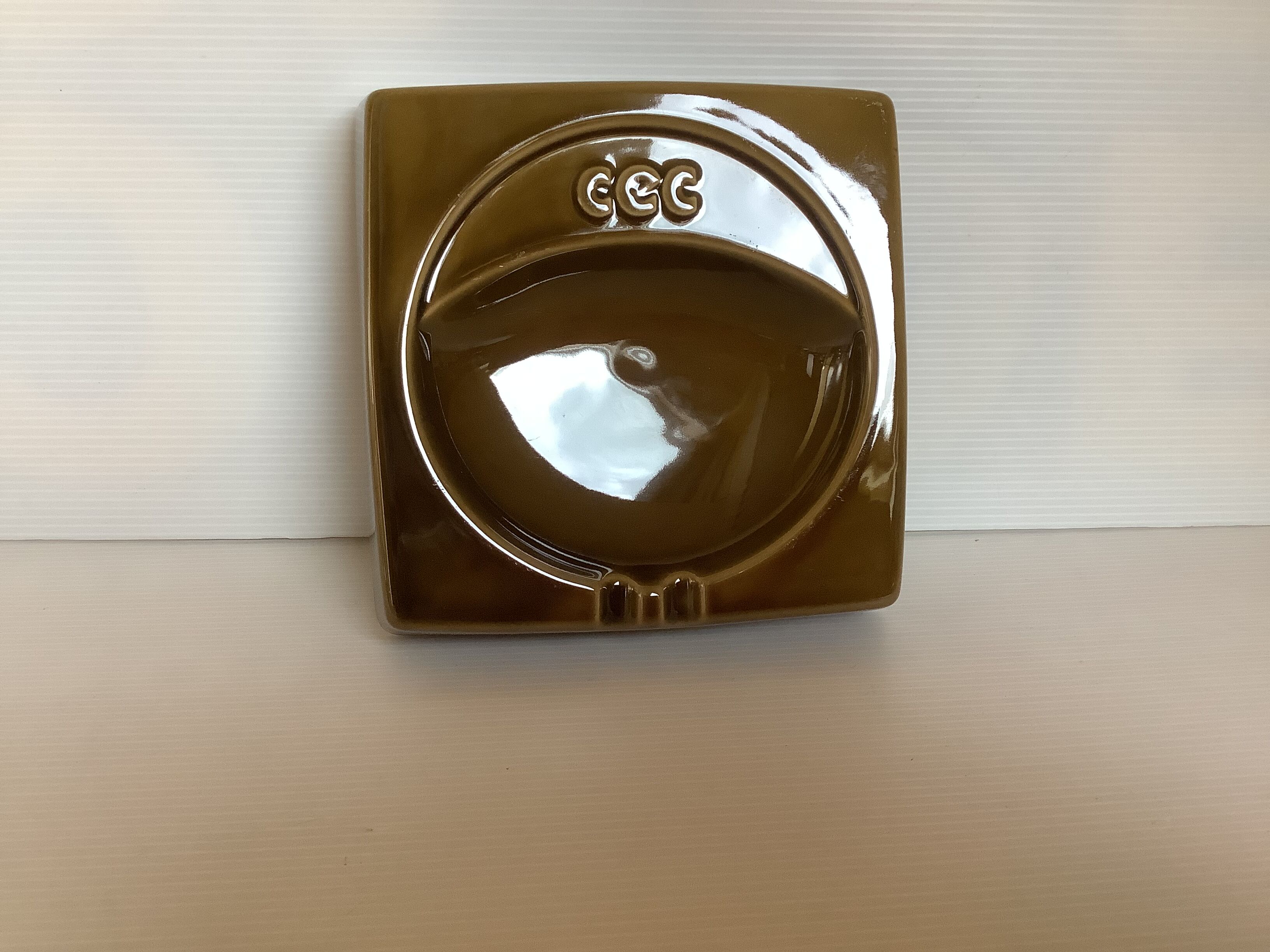 Brown ochre ashtray tray