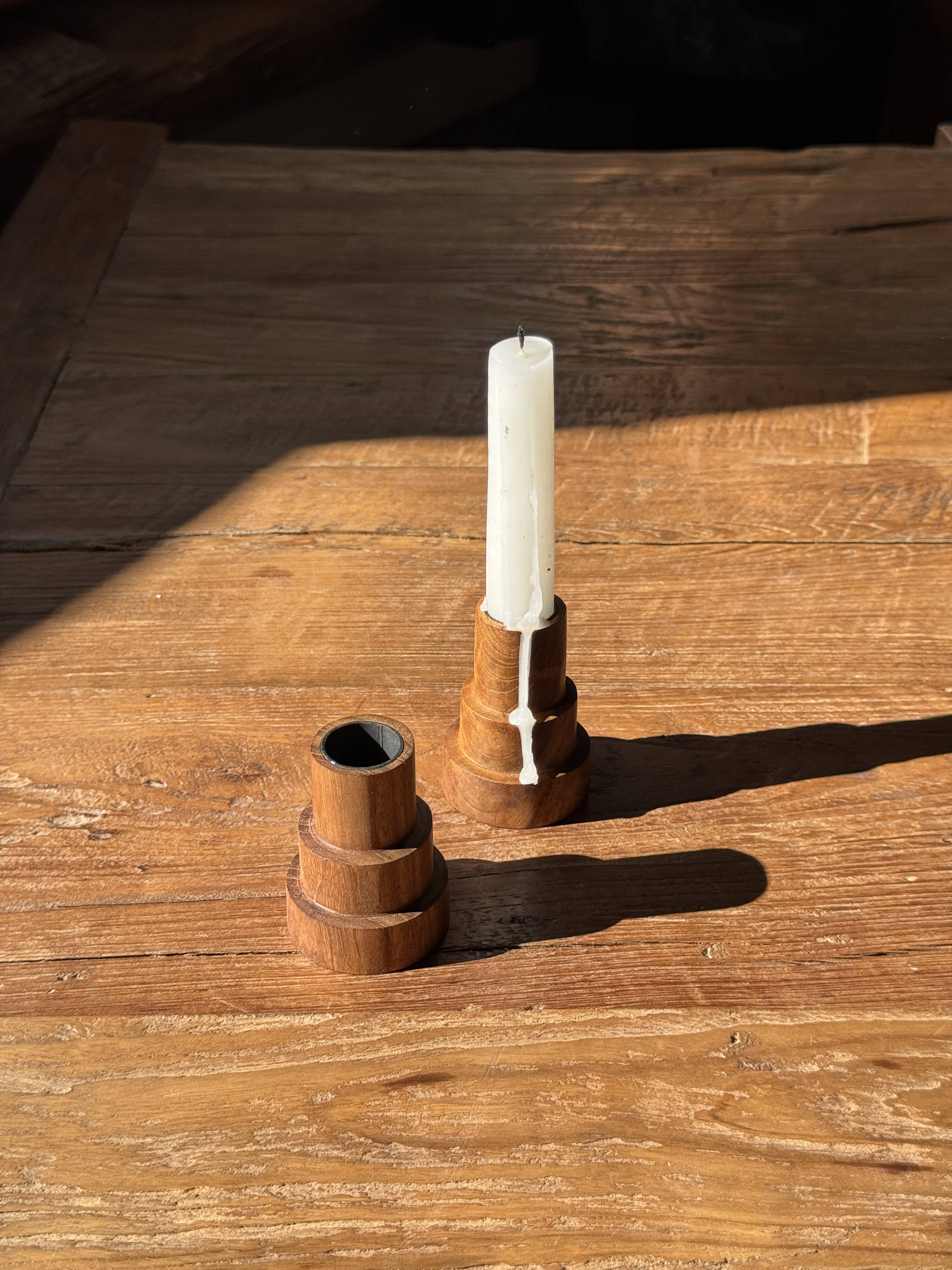 Pyramidal circular teak monoxyle candlestick H7 D5