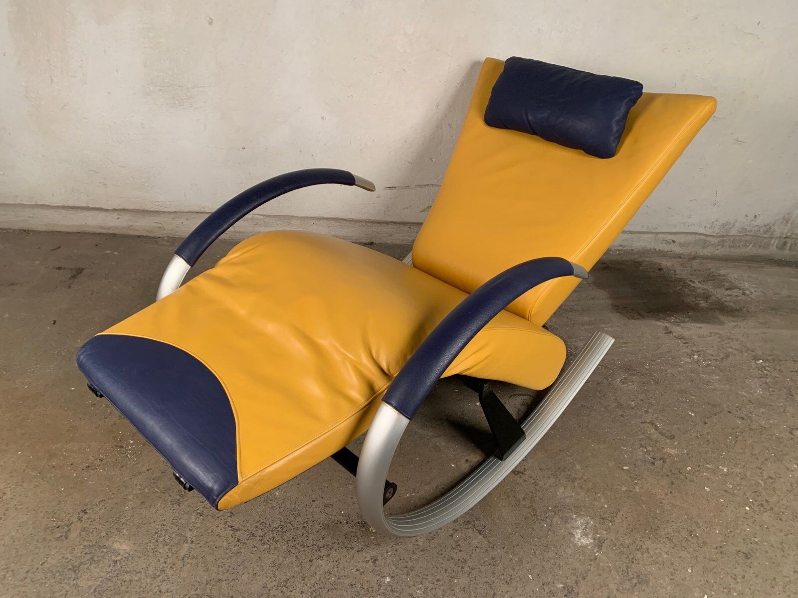Modern chaise lounge, 1980s