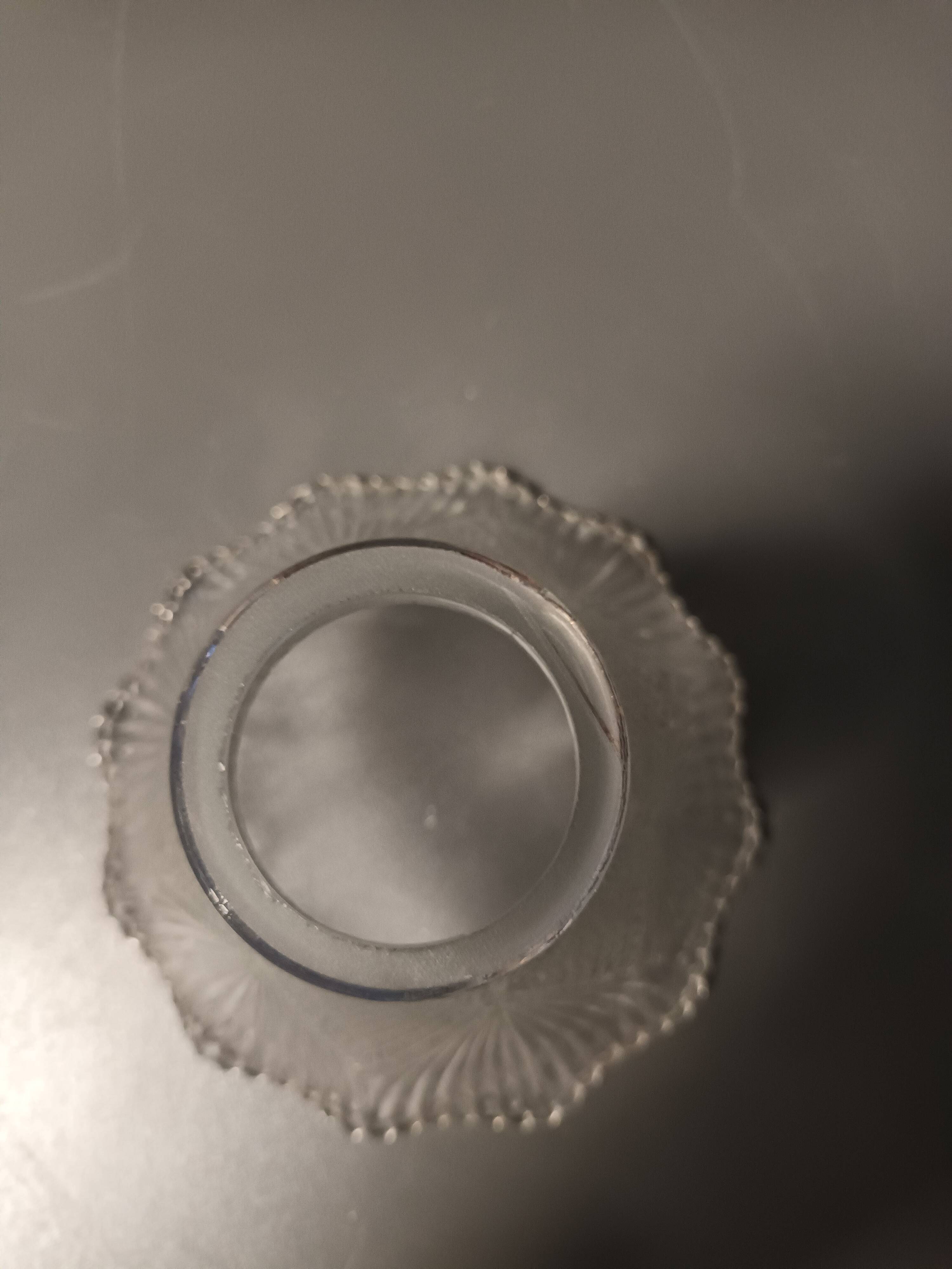 Tulip chiseled white glass