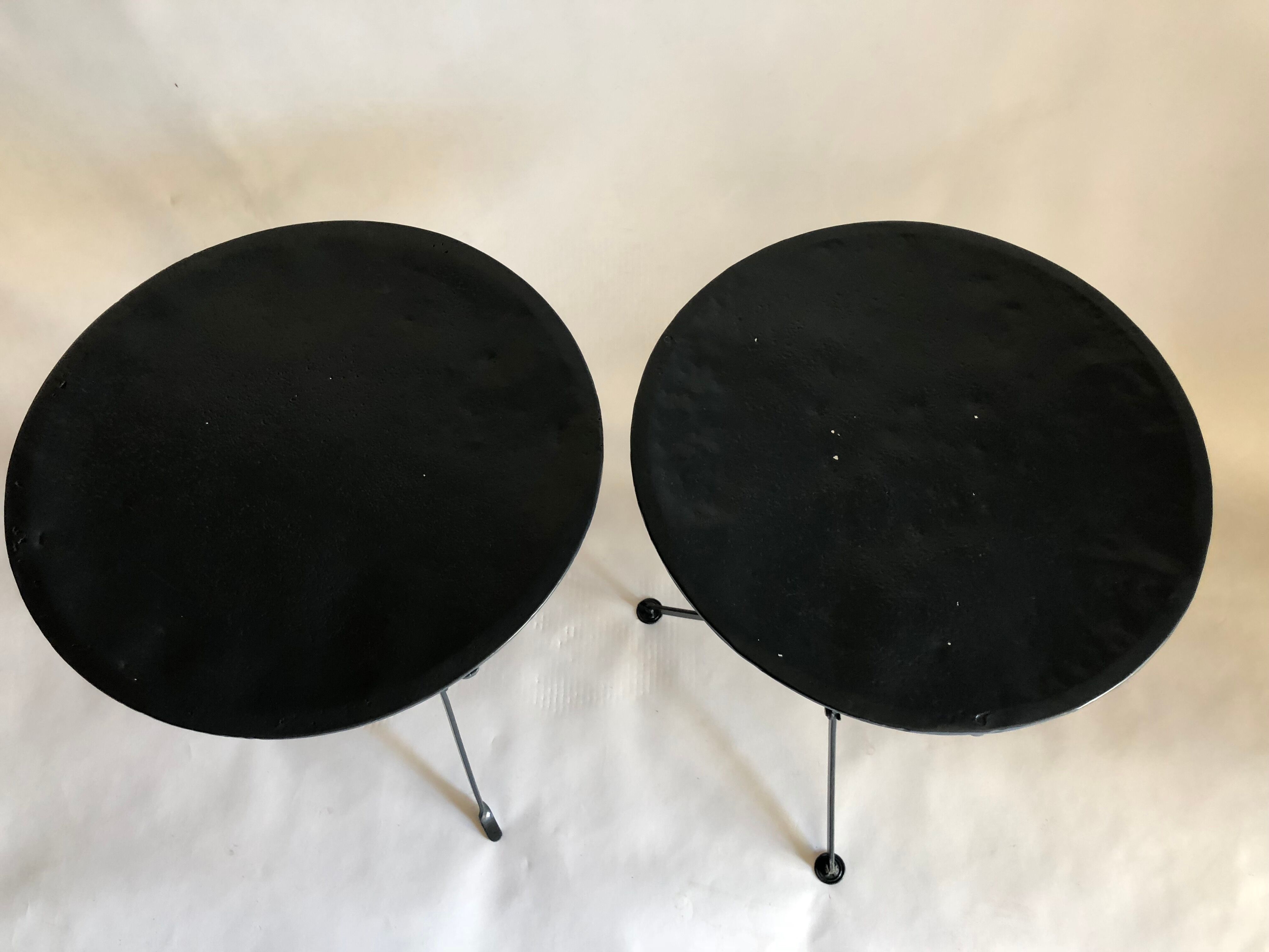 Paire de guéridons en fer
