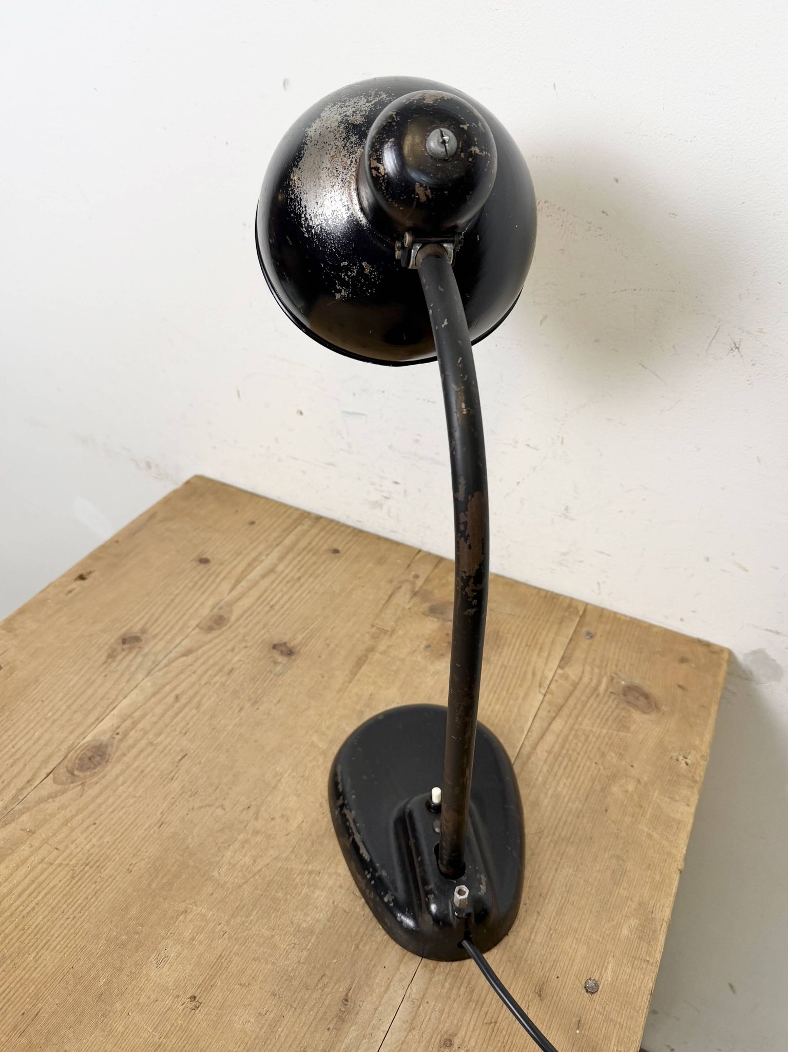 Lampe de table industrielle Bauhaus noire, années 1930