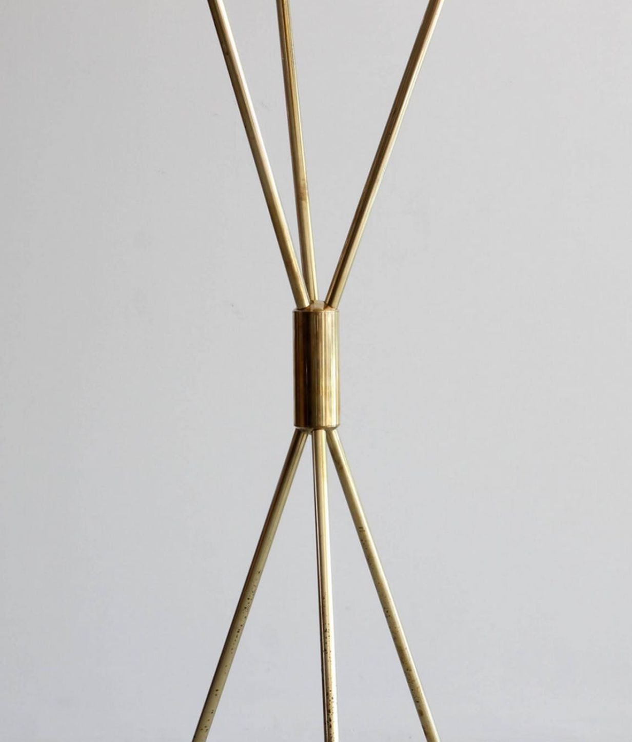 Tripod lamppost in the style of Italian creations