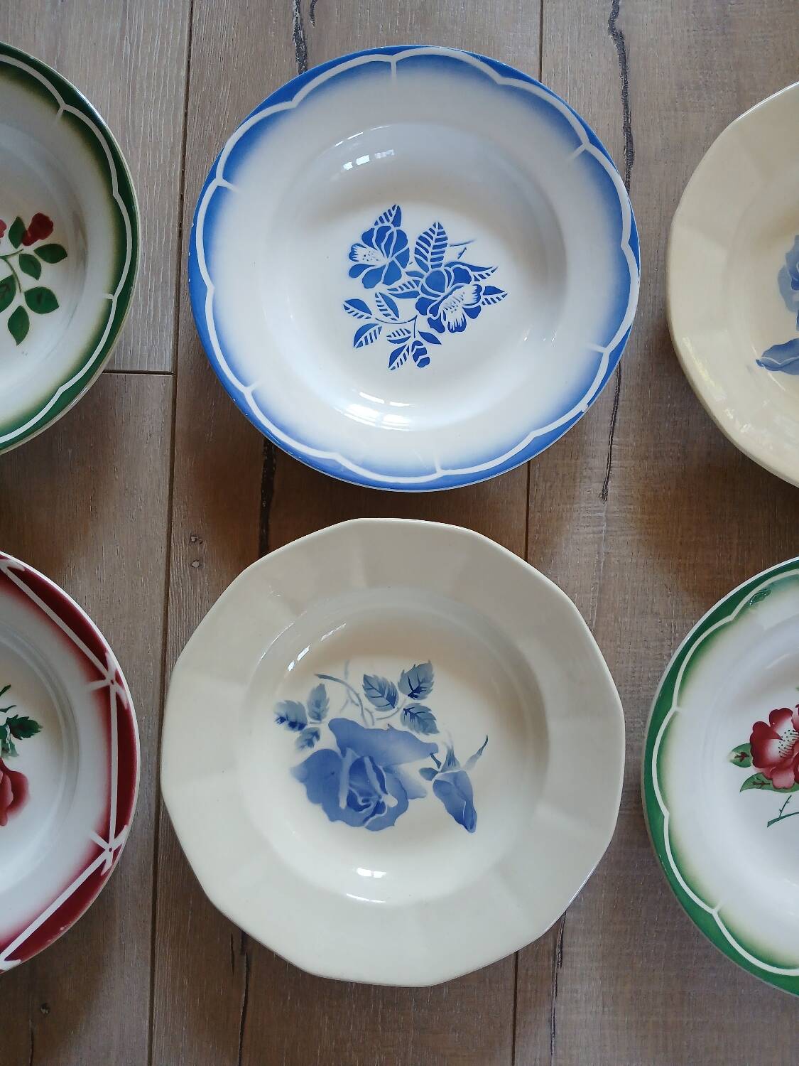 8 assiettes creuses anciennes dépareillées
