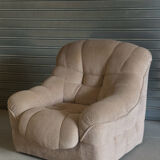 Paire de fauteuils vintage sculpturaux en tissu chenillé côtelé beige