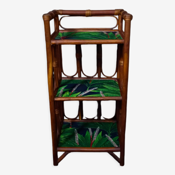 Shelf in bamboo and rattan restyled with tropical textile