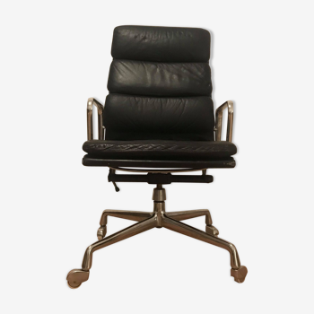 Armchair EA 219 by Charles and Ray Eames Herman Miller