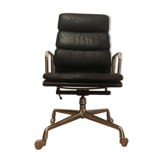 Armchair EA 219 by Charles and Ray Eames Herman Miller
