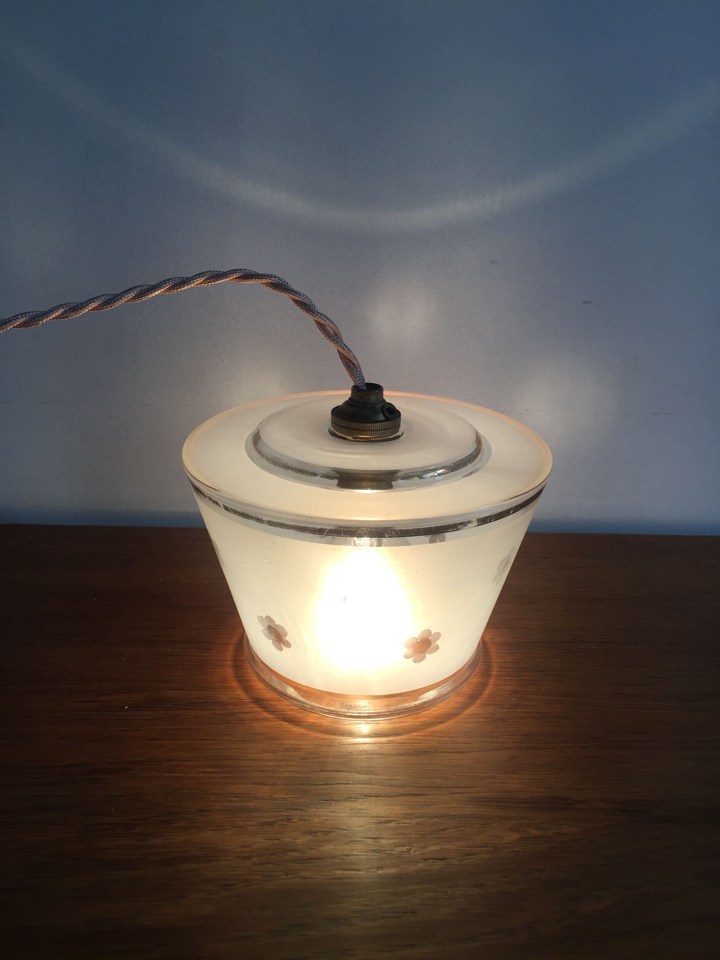 Vintage hand lamp suspension